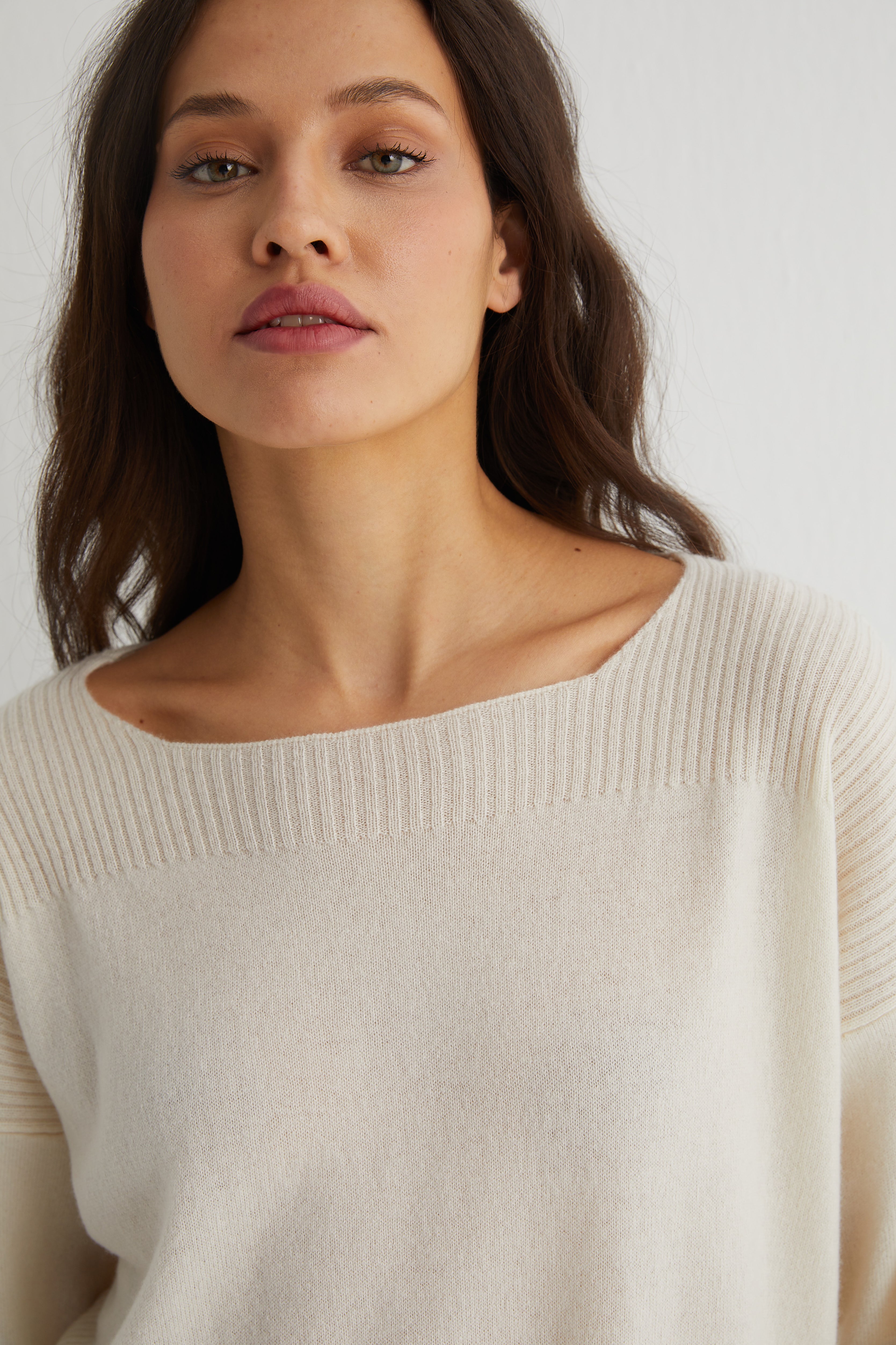 Ekru Isabella Saf Kaşmir Kayık Yaka Kazak