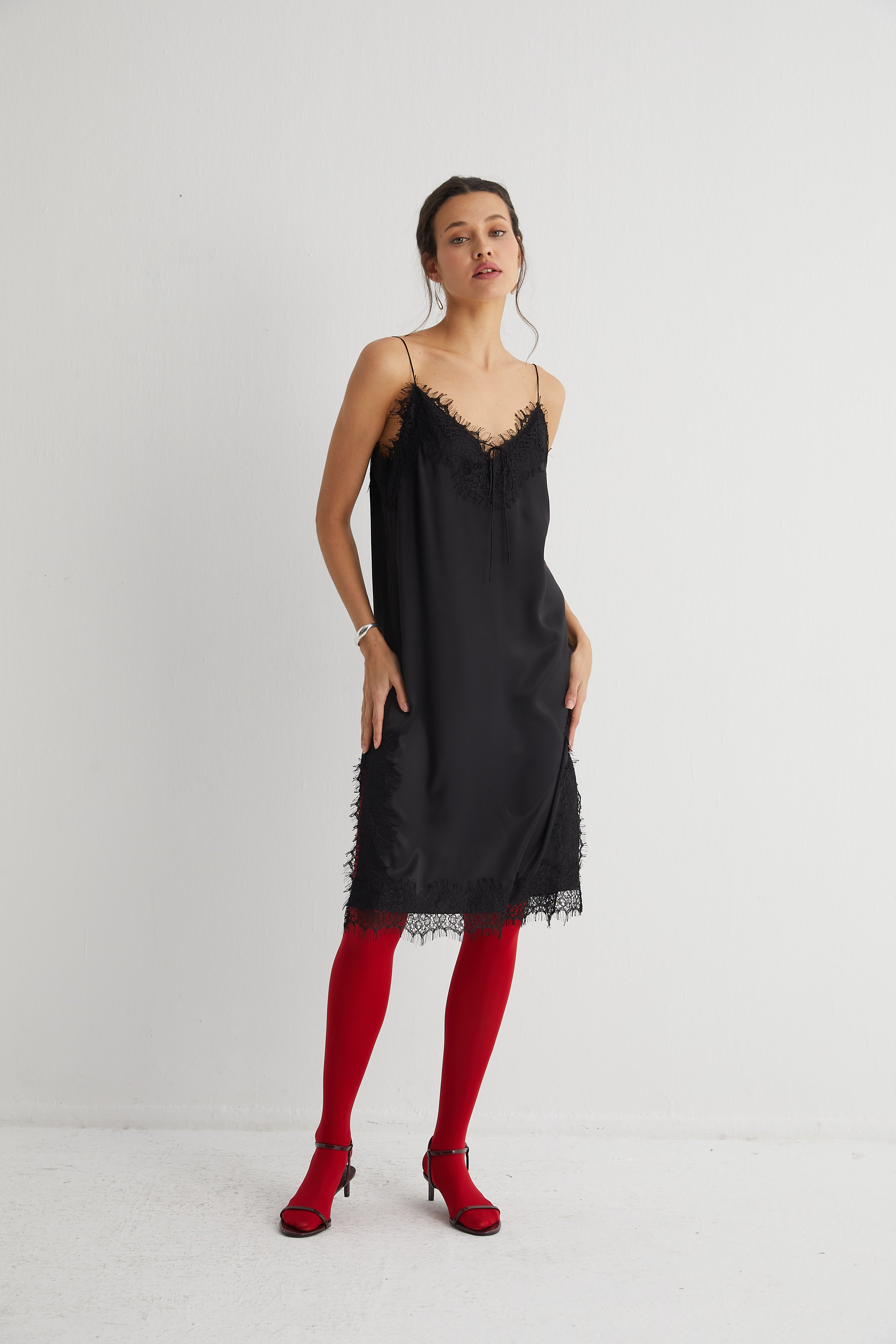 Siyah Paris Saf İpek Dantel Detaylı Elbise