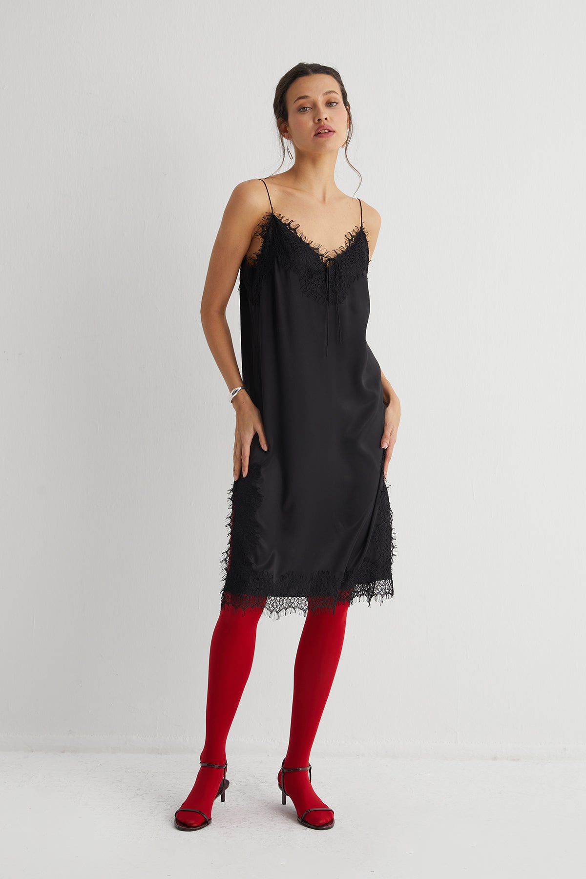 Siyah Paris Saf İpek Dantel Detaylı Elbise