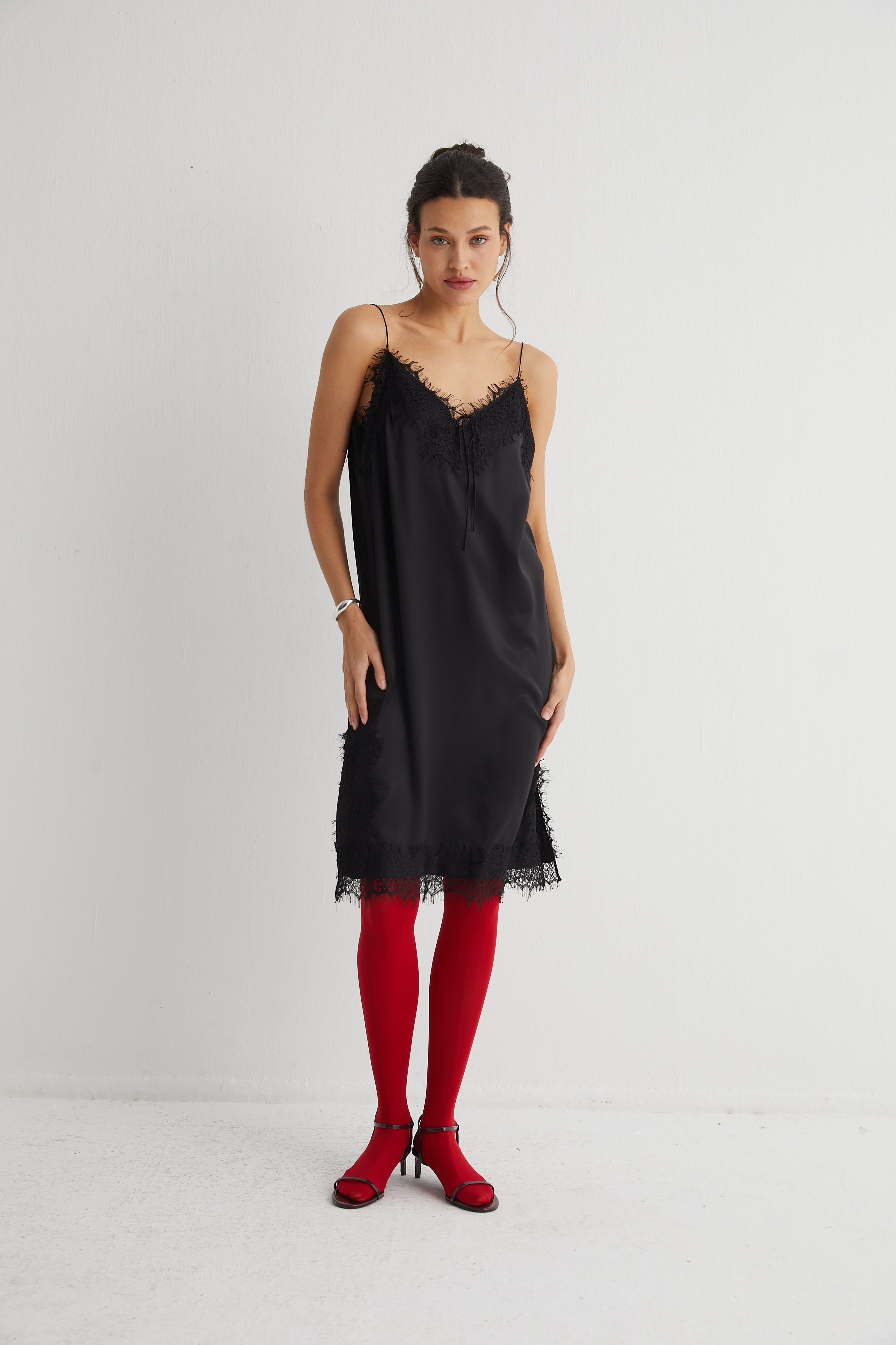 Siyah Paris Saf İpek Dantel Detaylı Elbise