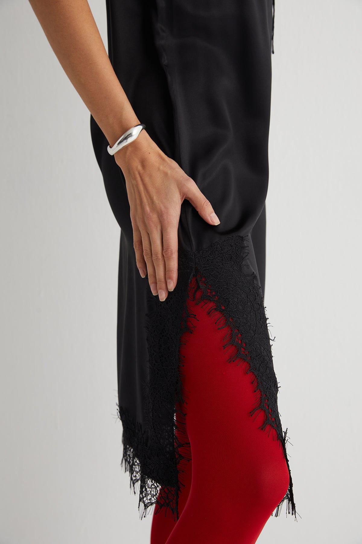 Siyah Paris Saf İpek Dantel Detaylı Elbise