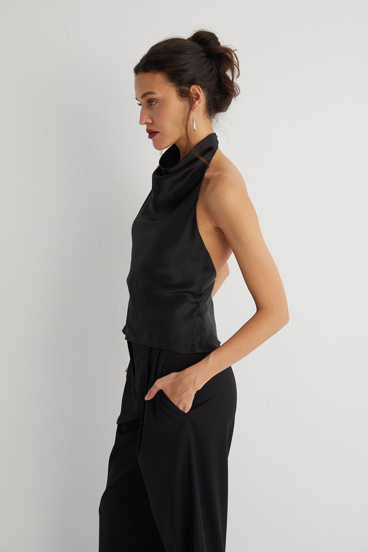 Siyah Luna Saf İpek Arkası Açık Bluz