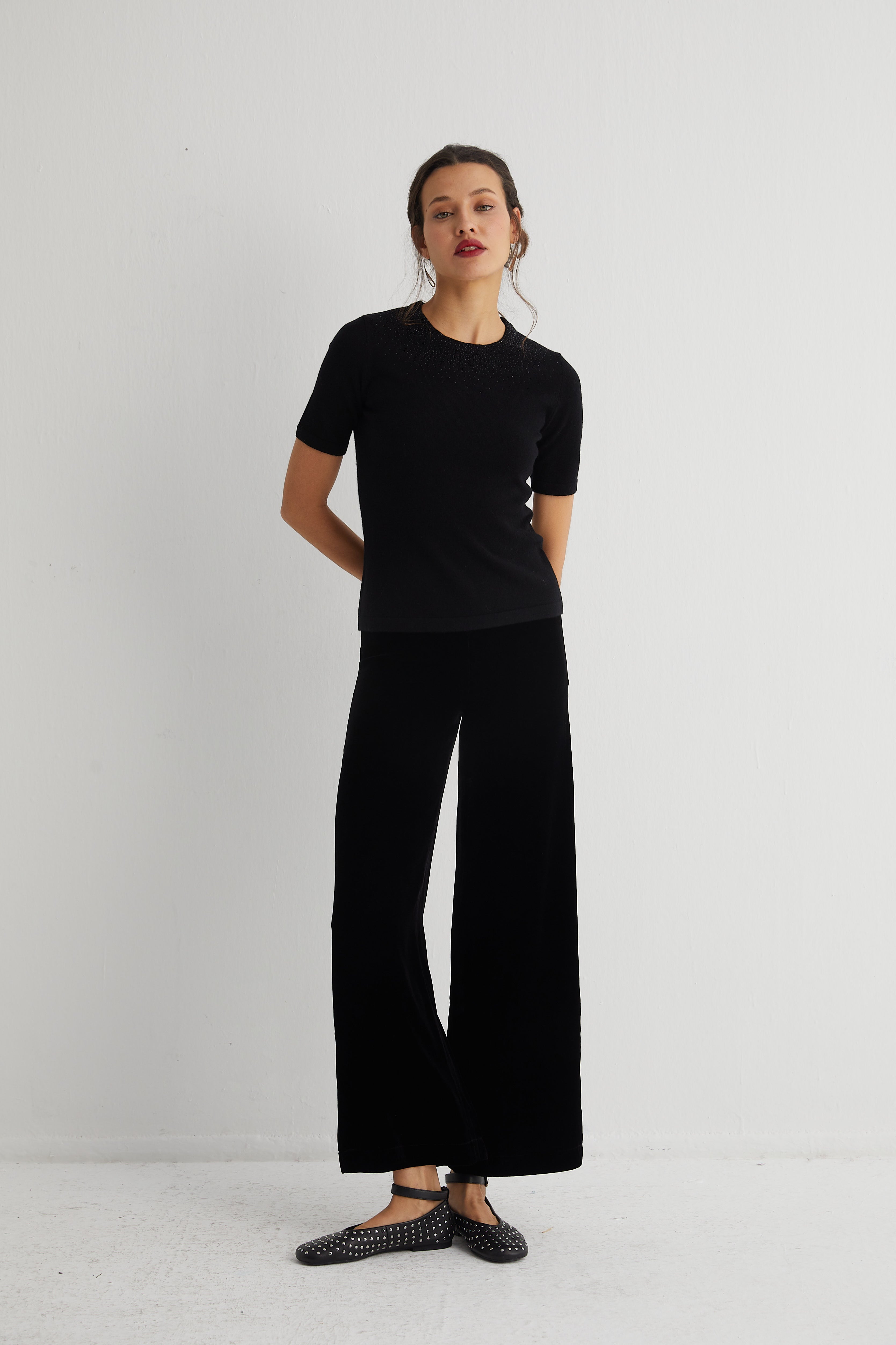 Siyah Merill Taşlı Yuvarlak Yaka Kısa Kollu Triko