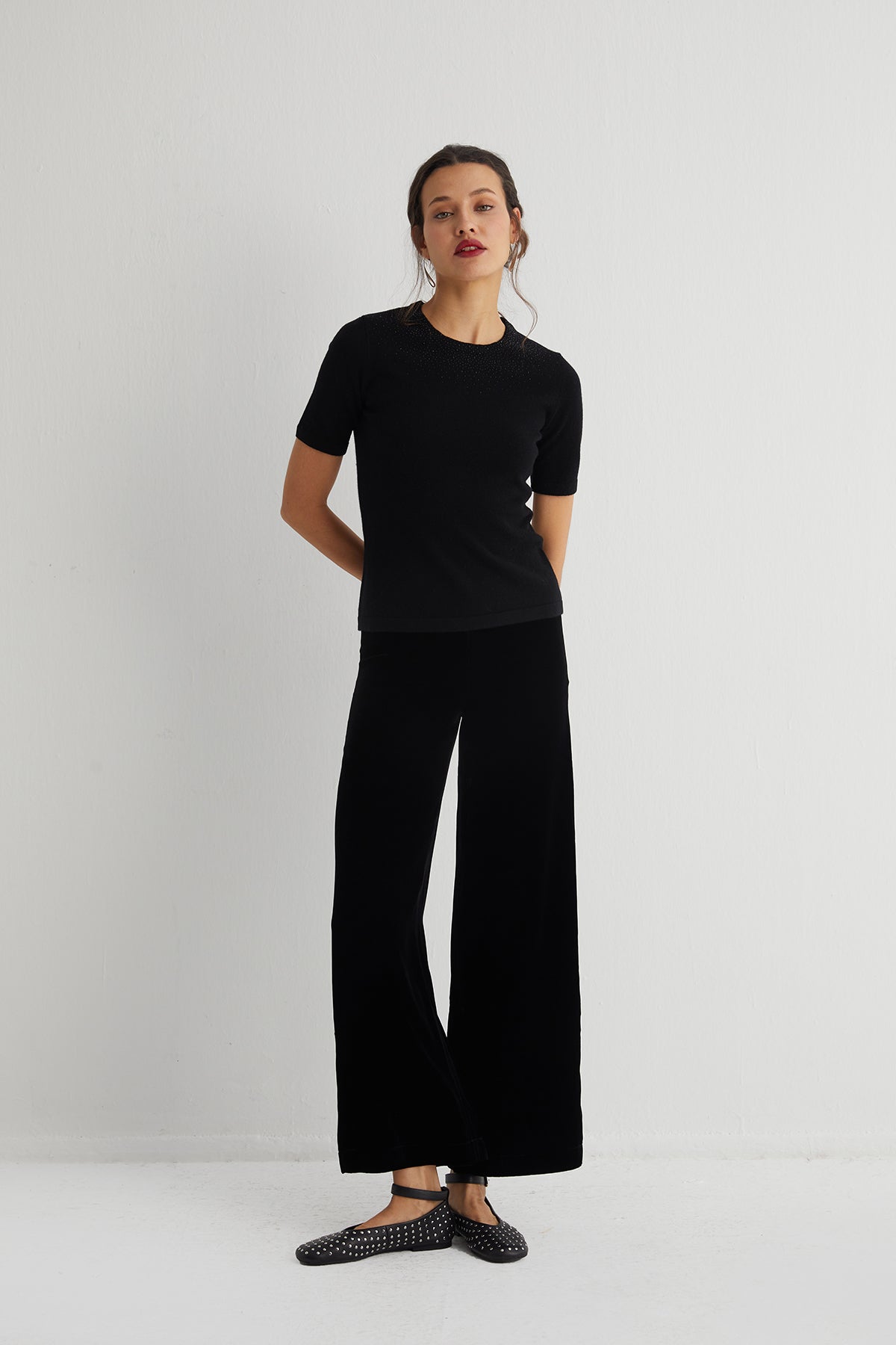 Siyah Merill Taşlı Yuvarlak Yaka Kısa Kollu Triko