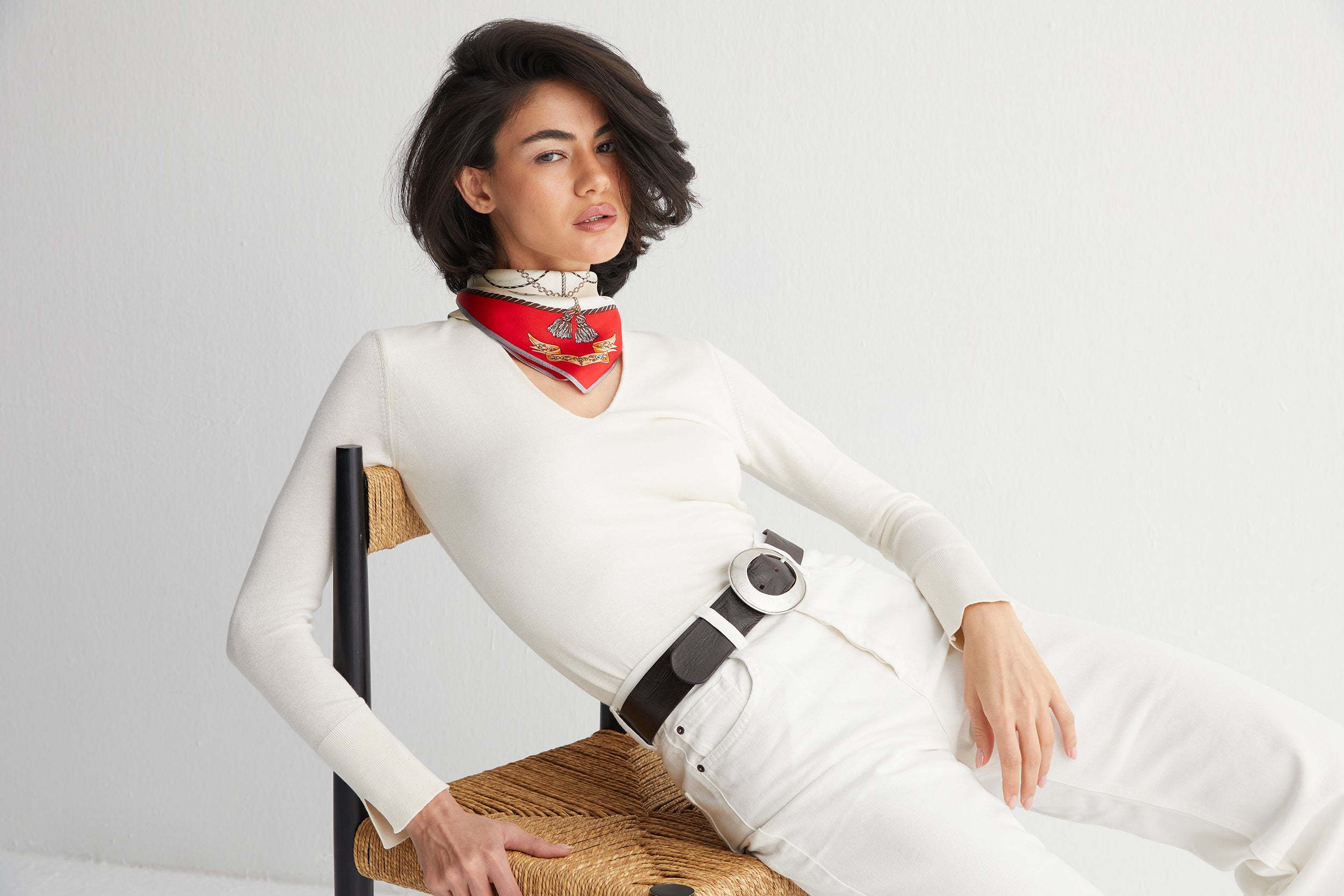 Beyaz Kırmızı Laila Saf İpek Kare Eşarp 50x50 cm