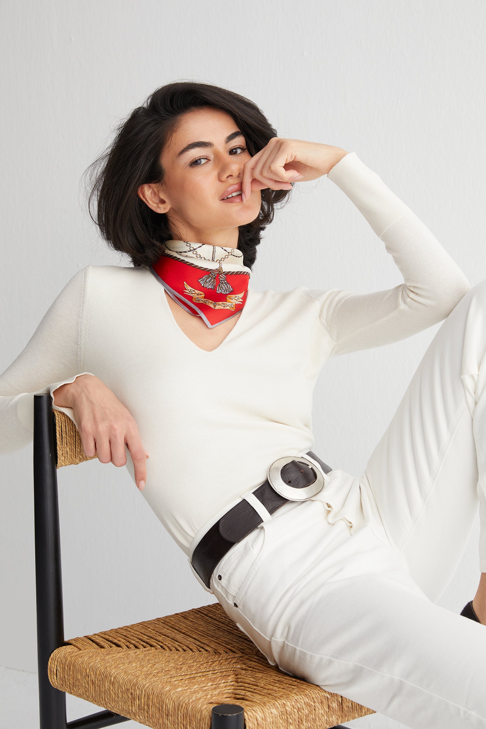 Beyaz Kırmızı Laila Saf İpek Kare Eşarp 50x50 cm