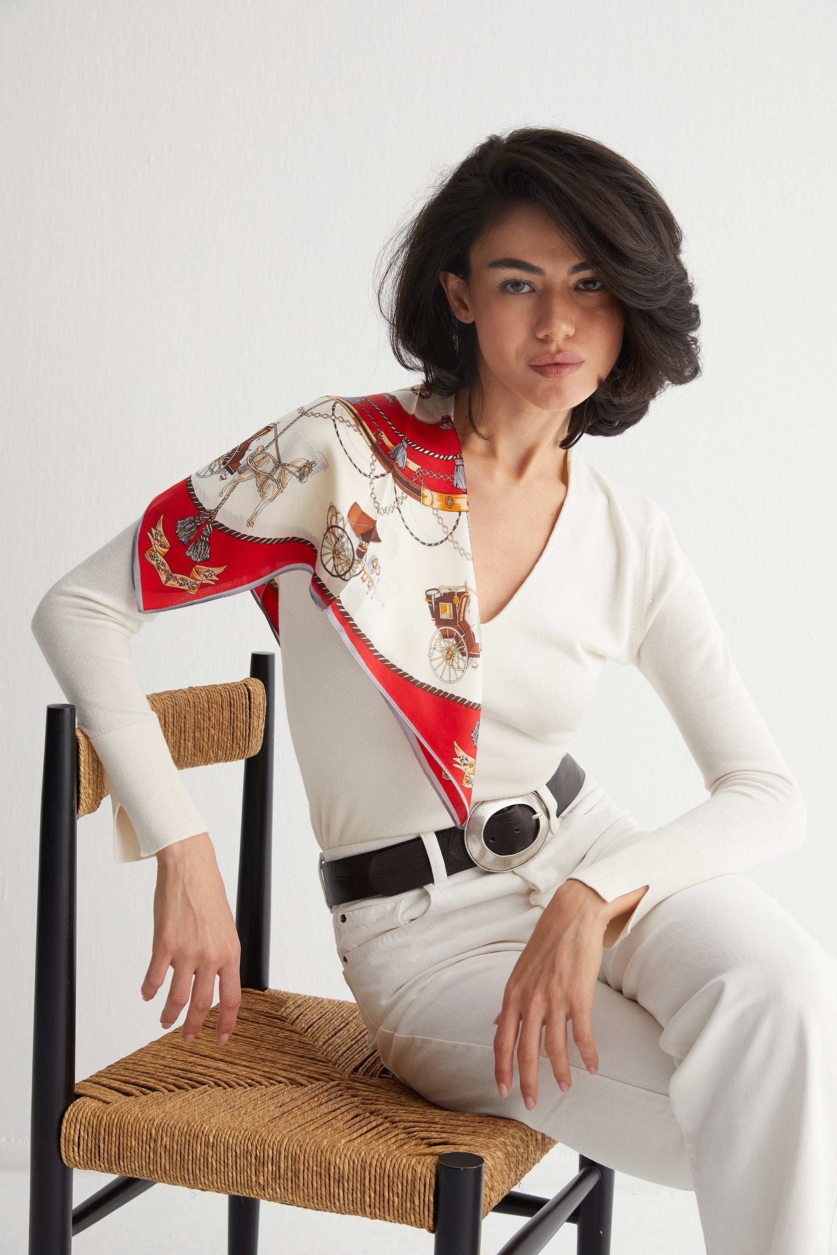 Beyaz Kırmızı Laila Saf İpek Kare Eşarp 50x50 cm