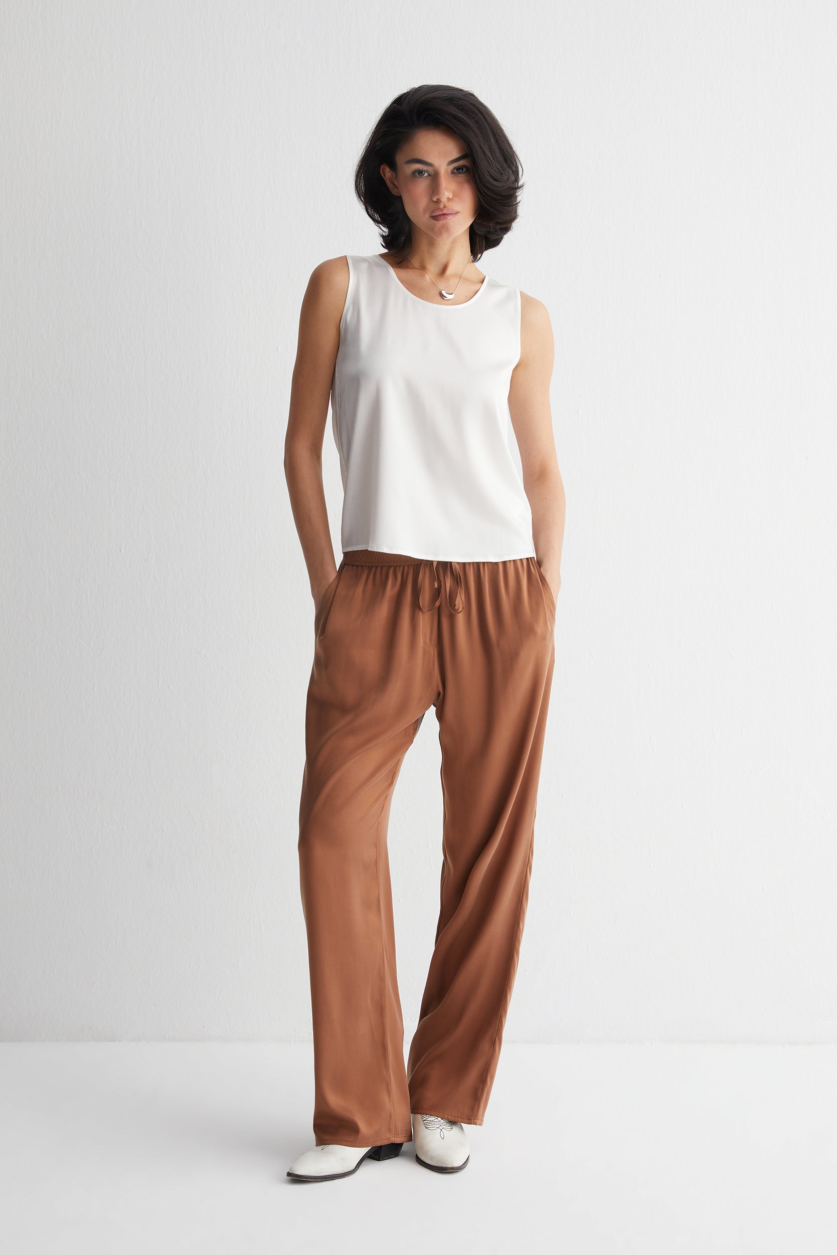 Beyaz Toscana İpek Yuvarlak Yaka Bluz