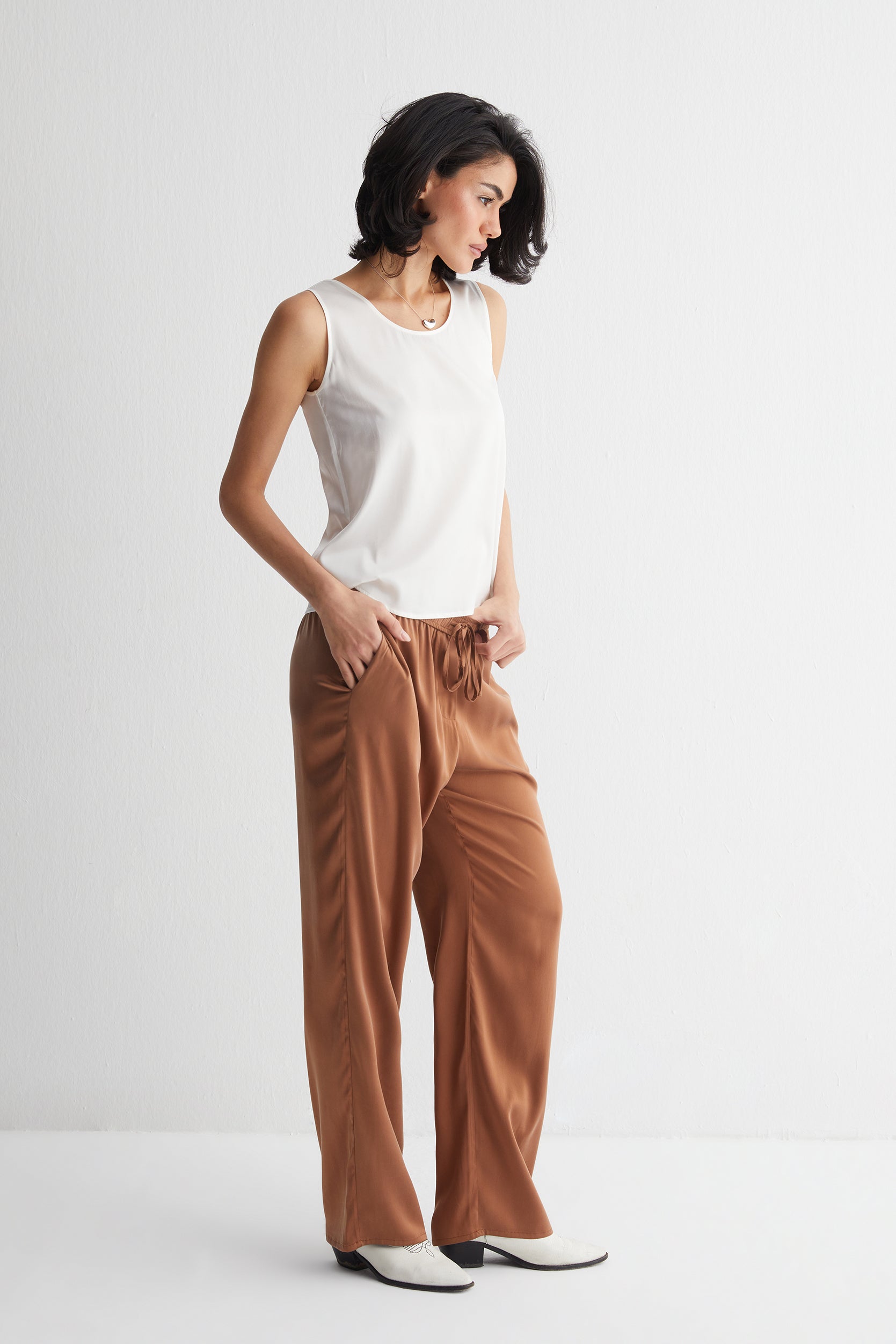 Beyaz Toscana İpek Yuvarlak Yaka Bluz