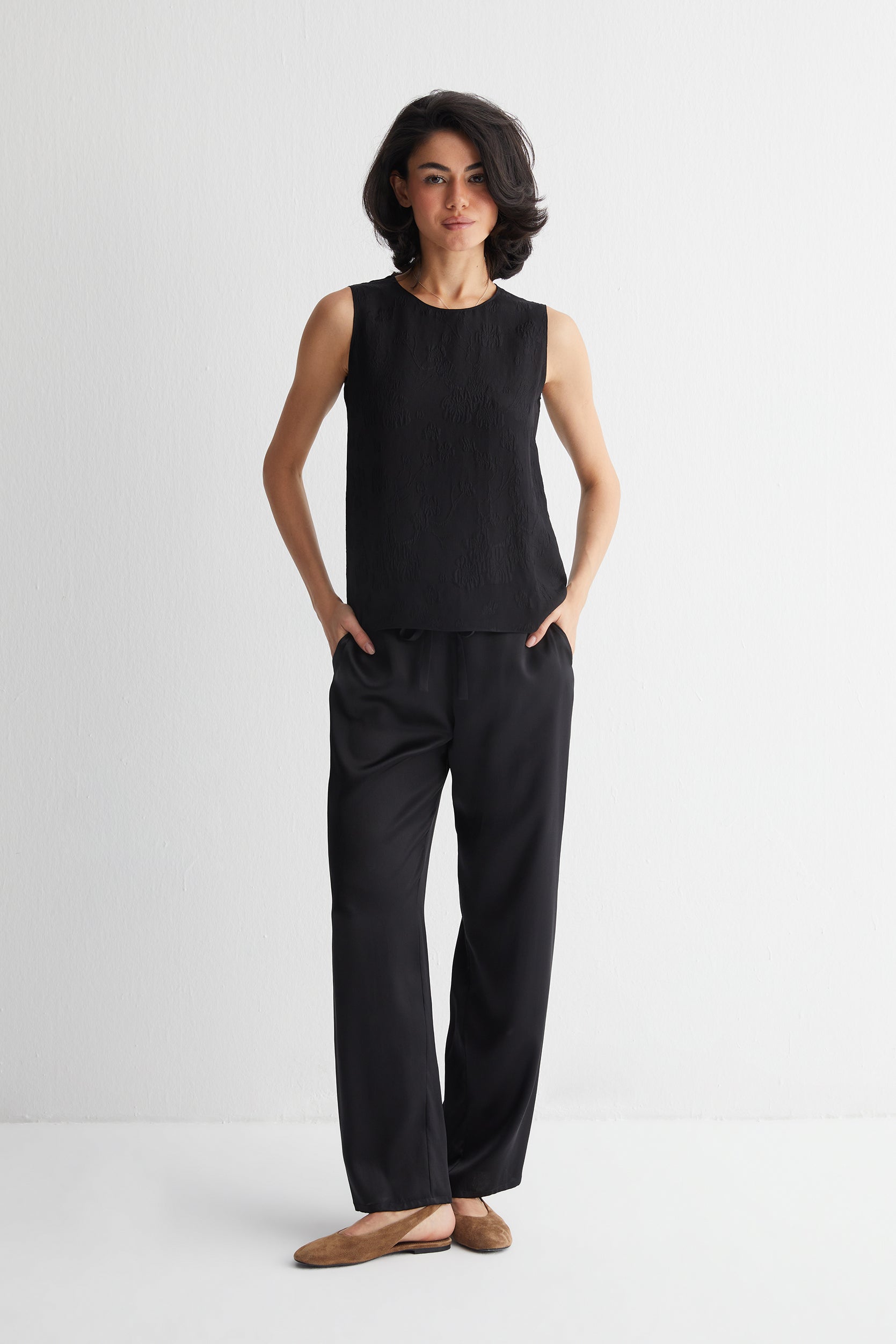 Siyah Toscana Saf İpek Yuvarlak Yaka Kolsuz Bluz