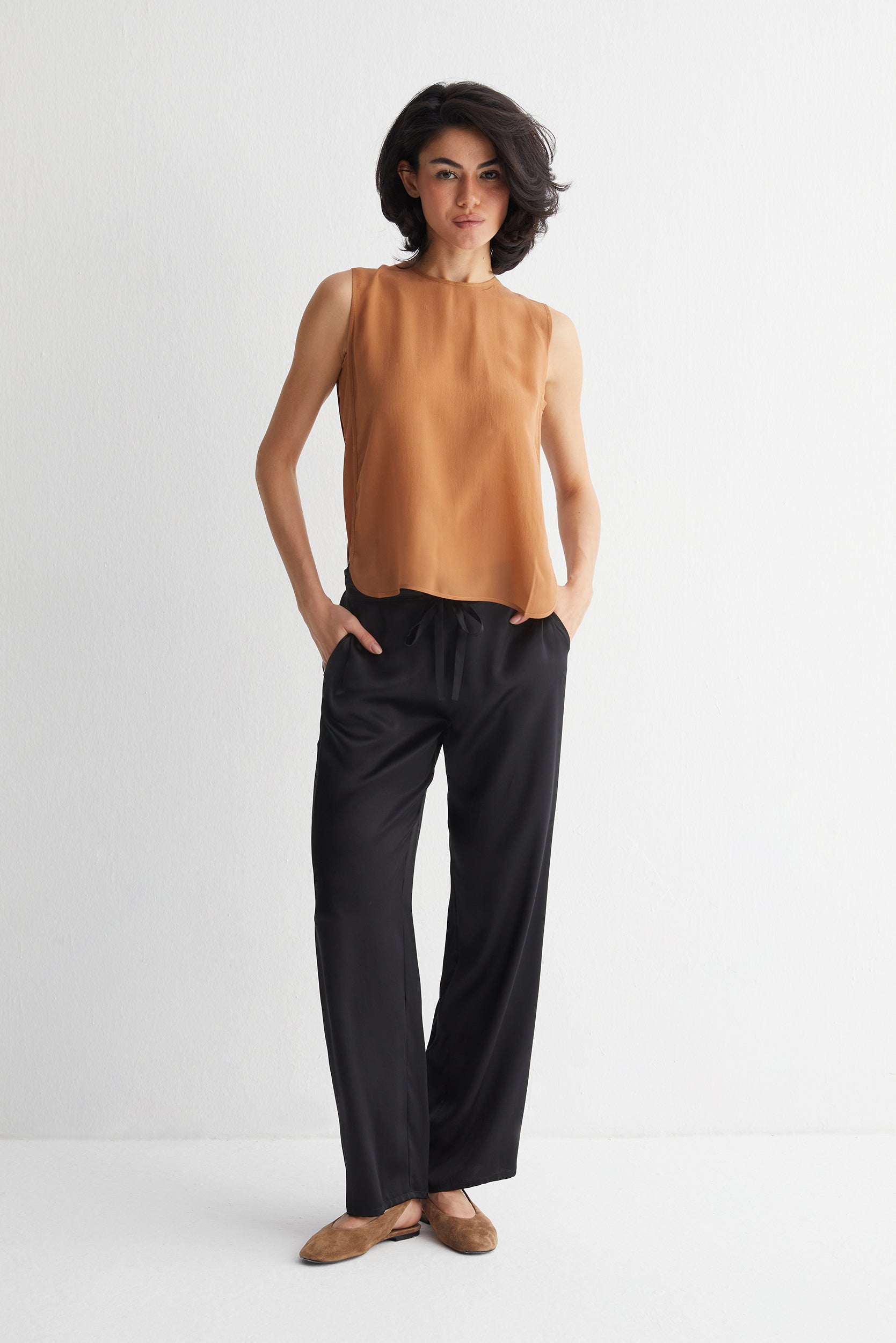 Kahverengi Toscana İpek Yuvarlak Yaka Rahat Kesim Bluz