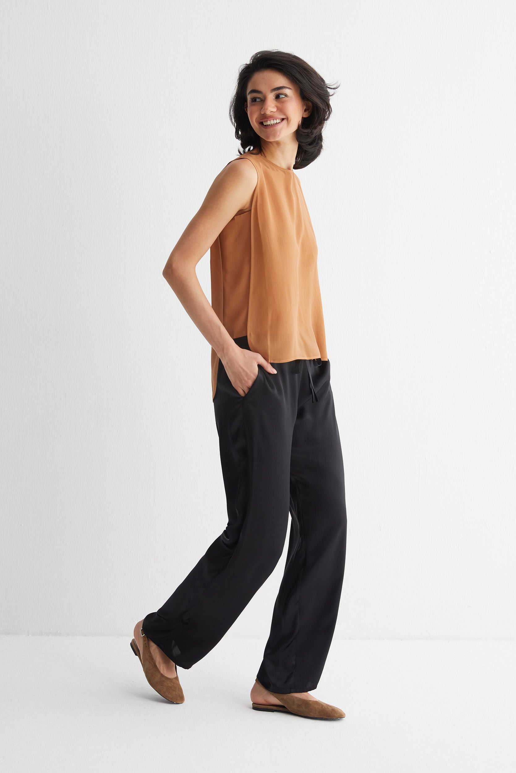 Kahverengi Toscana İpek Yuvarlak Yaka Rahat Kesim Bluz