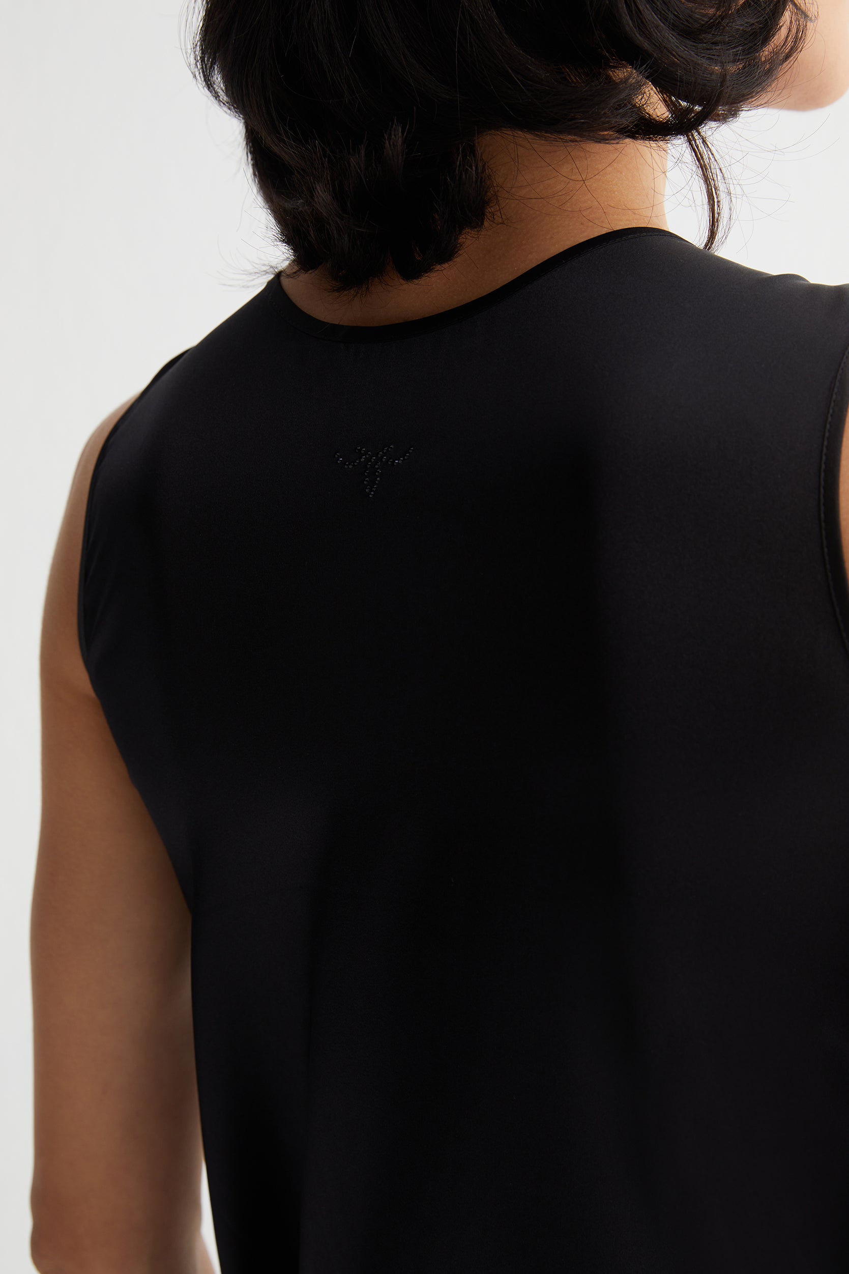 Siyah Toscana İpek Yuvarlak Yaka Bluz