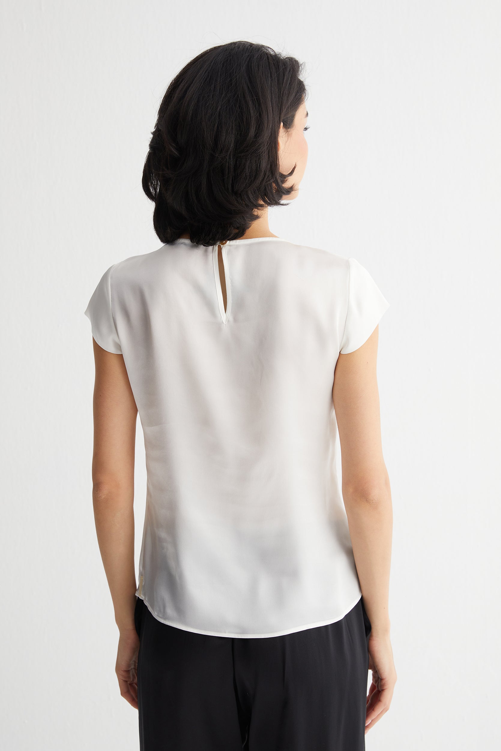 Beyaz Beyaz Nature Saf İpek Yuvarlak Yaka Kısa Kollu Bluz