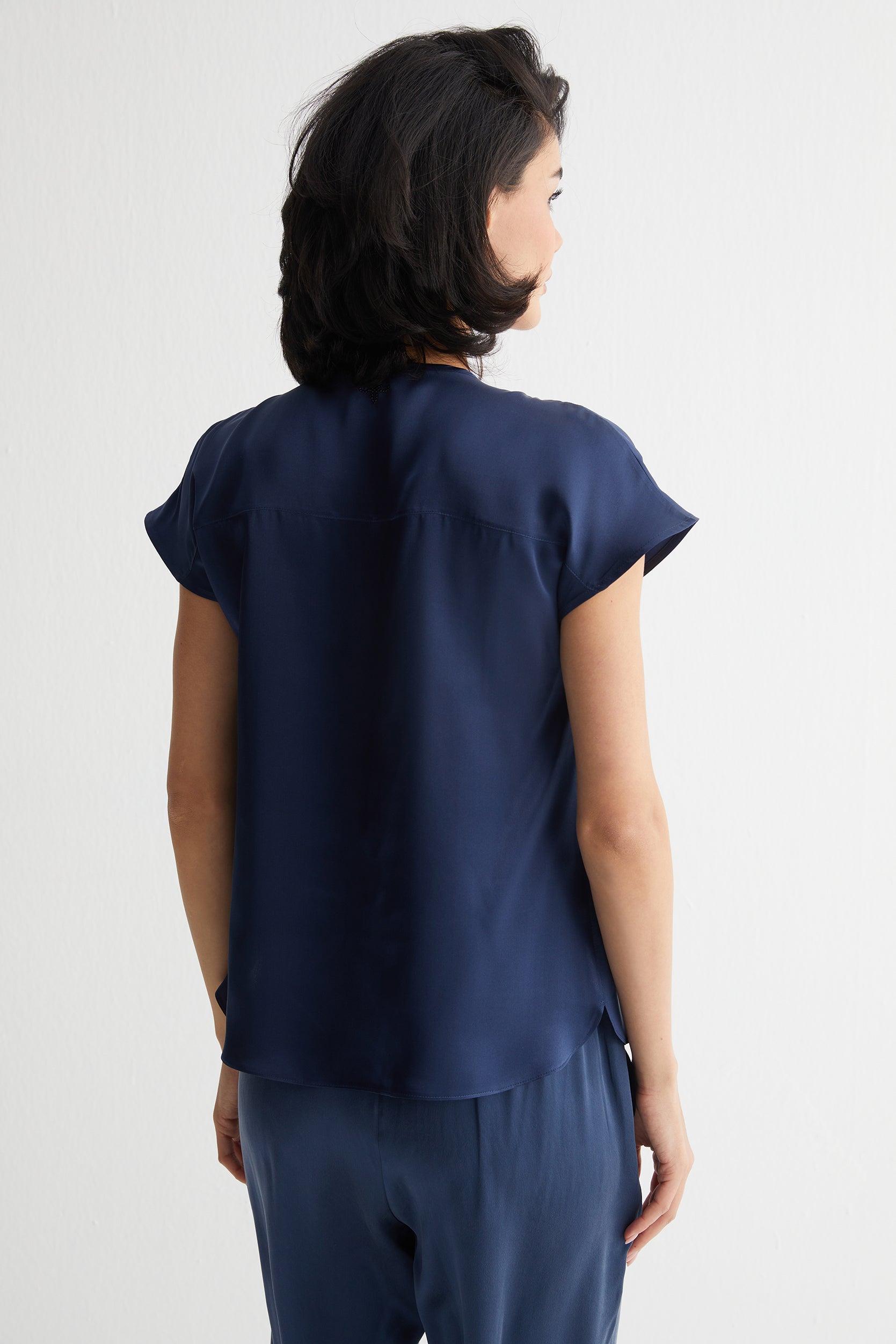 Lacivert Monica Saf İpek V Yaka Kısa Kollu Bluz