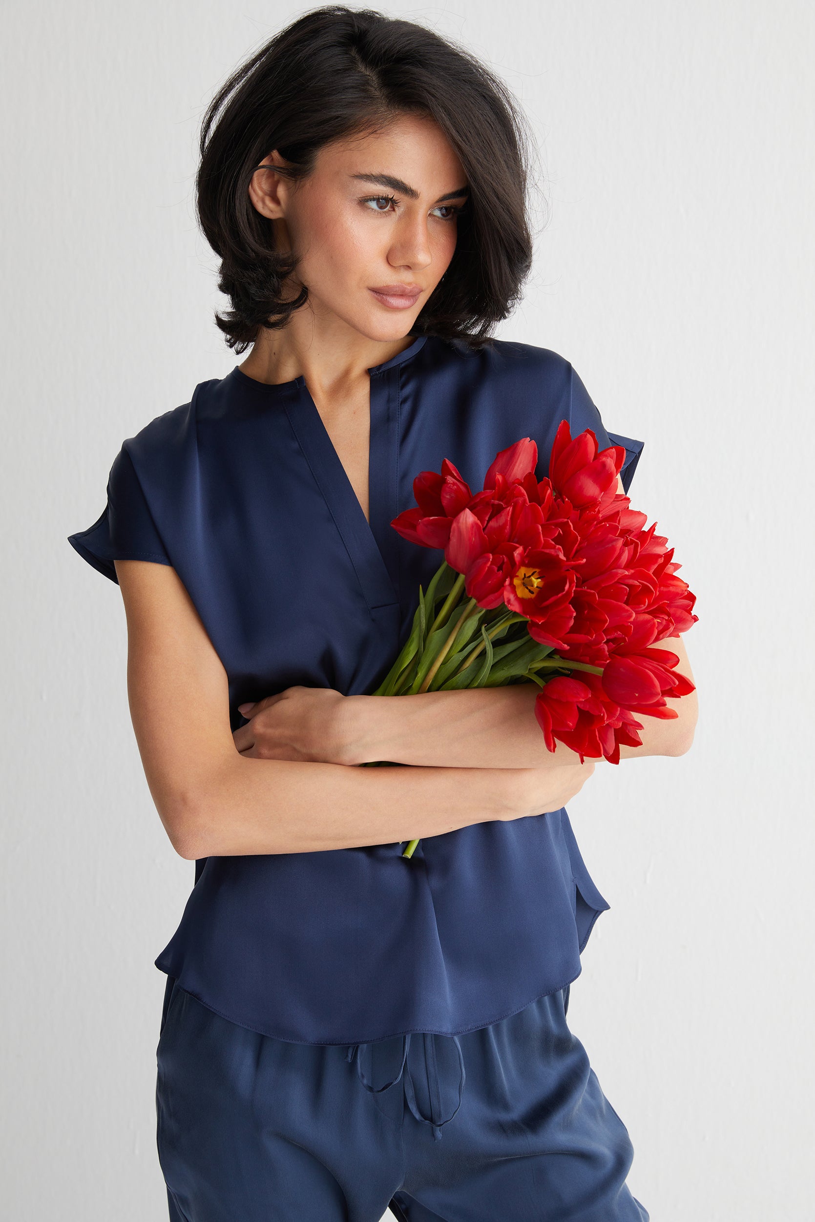 Lacivert Monica Saf İpek V Yaka Kısa Kollu Bluz