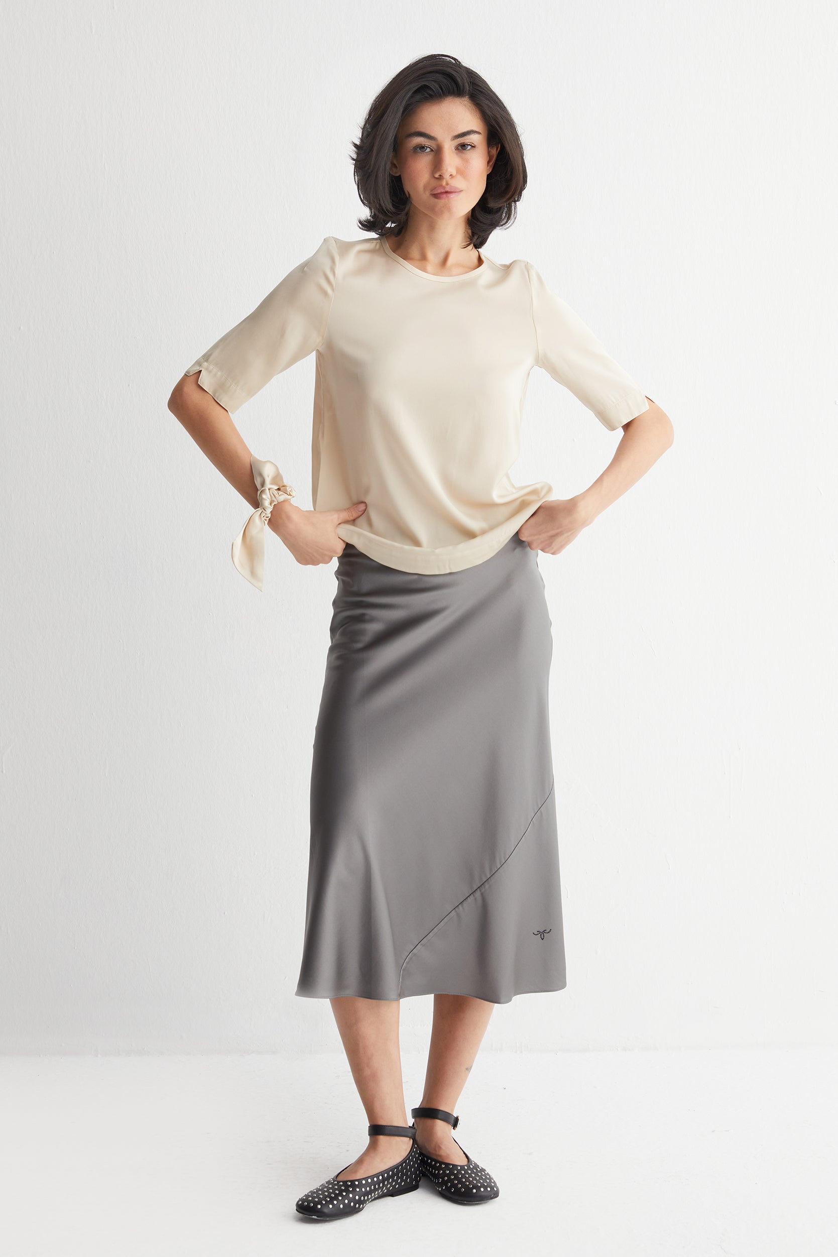 Bej Toscana İpek Yuvarlak Yaka Yarım Kollu Bluz