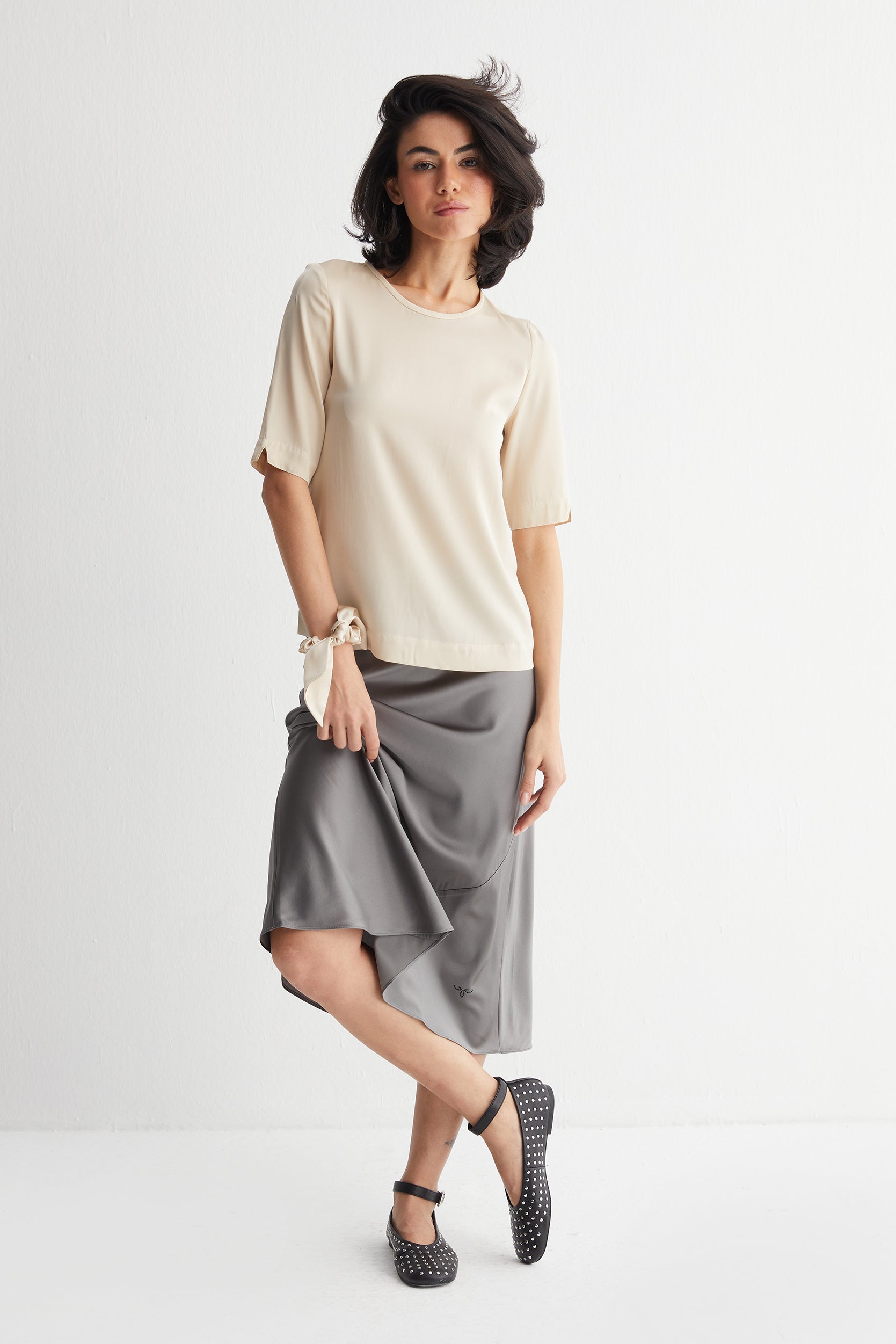 Bej Toscana İpek Yuvarlak Yaka Yarım Kollu Bluz