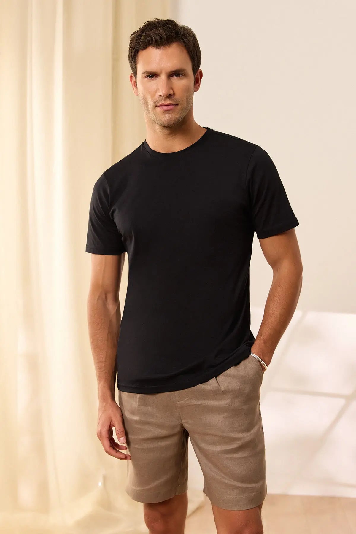 Siyah & More Yuvarlak Yaka Kısa Kollu Erkek Tişört Silk and Cashmere