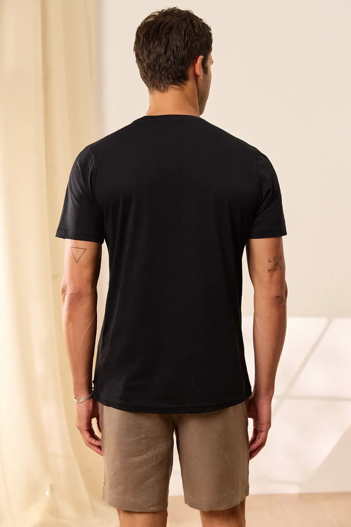 Siyah & More Yuvarlak Yaka Kısa Kollu Erkek Tişört Silk and Cashmere