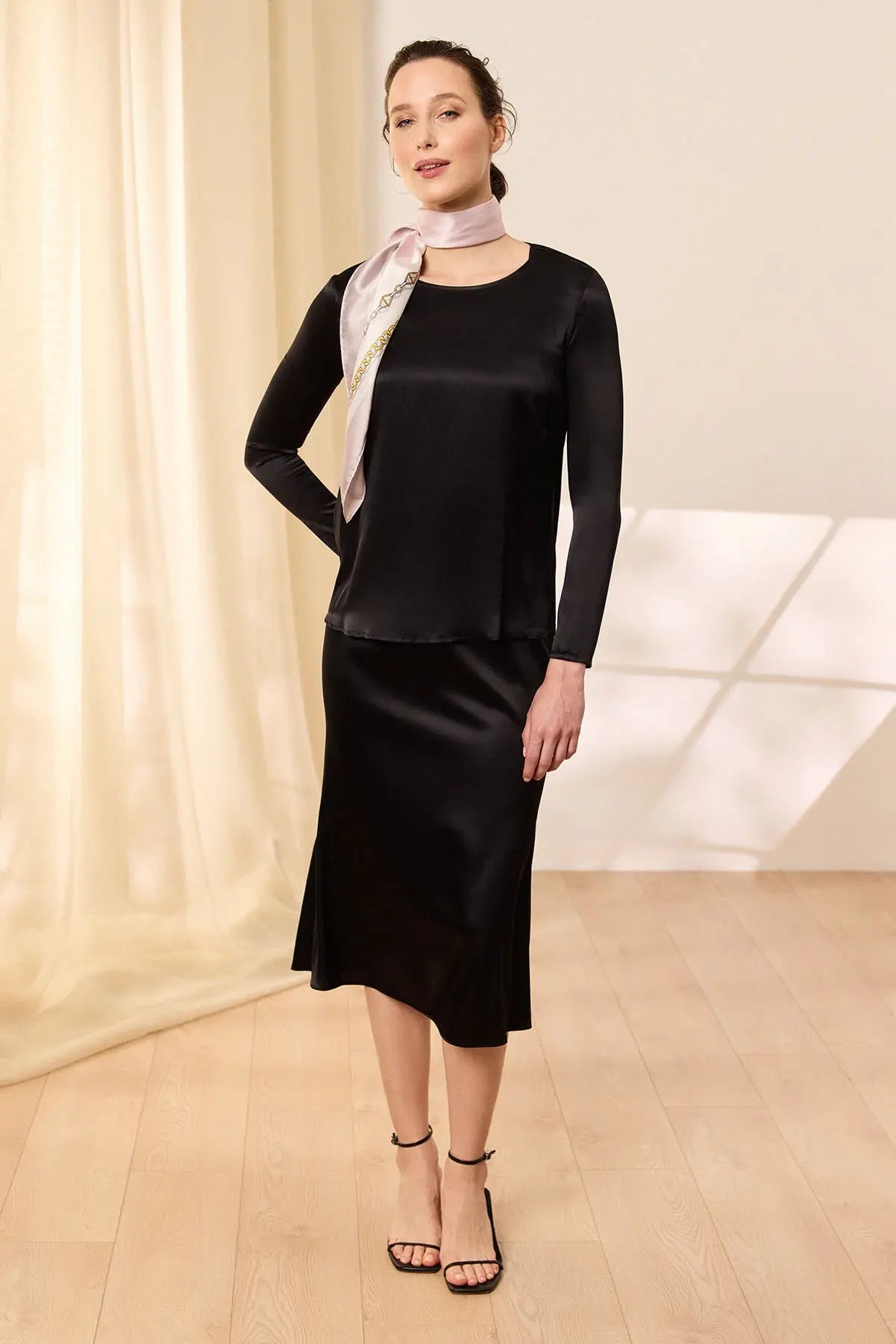 Siyah pekli Monica Yuvarlak Yaka Uzun Kol Bluz Silk and Cashmere