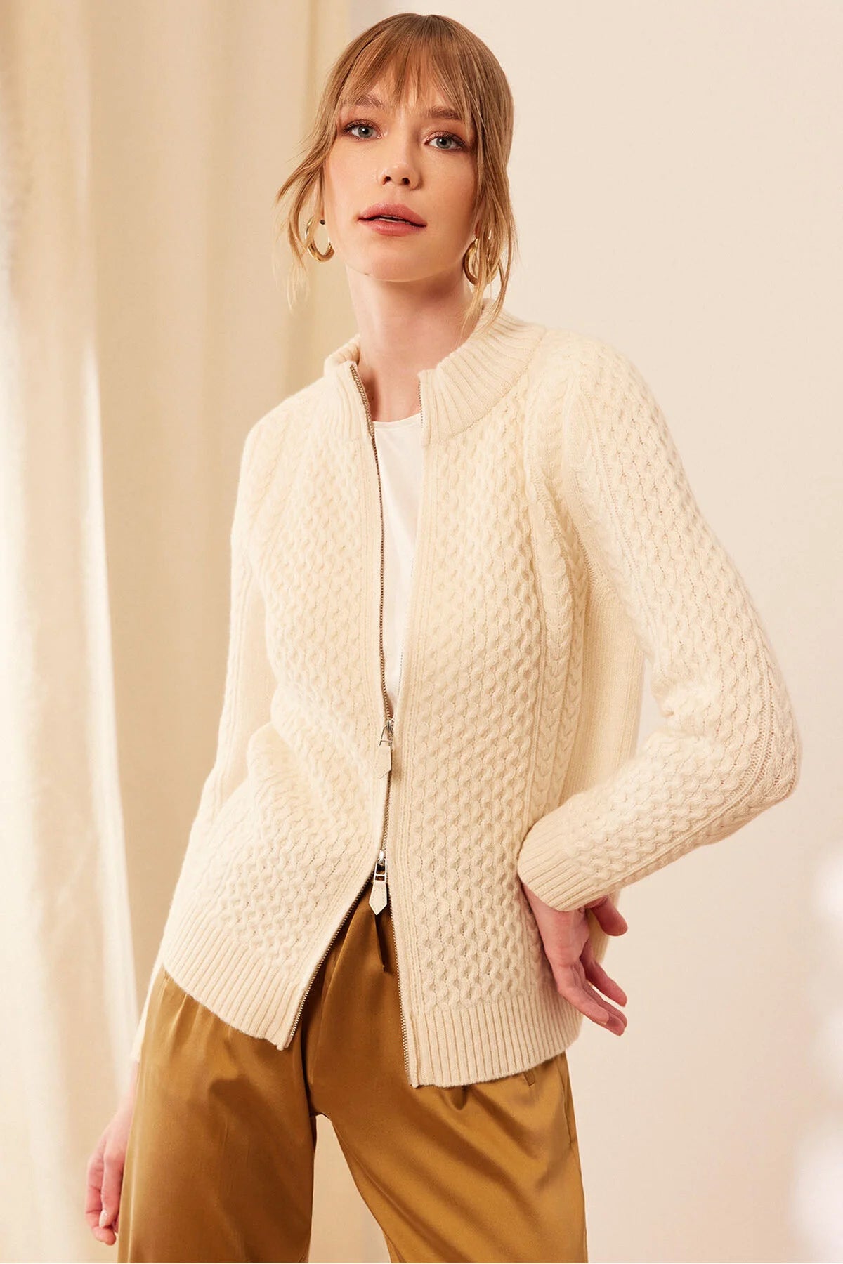 Beyaz Yün Stella Kadın Hırka