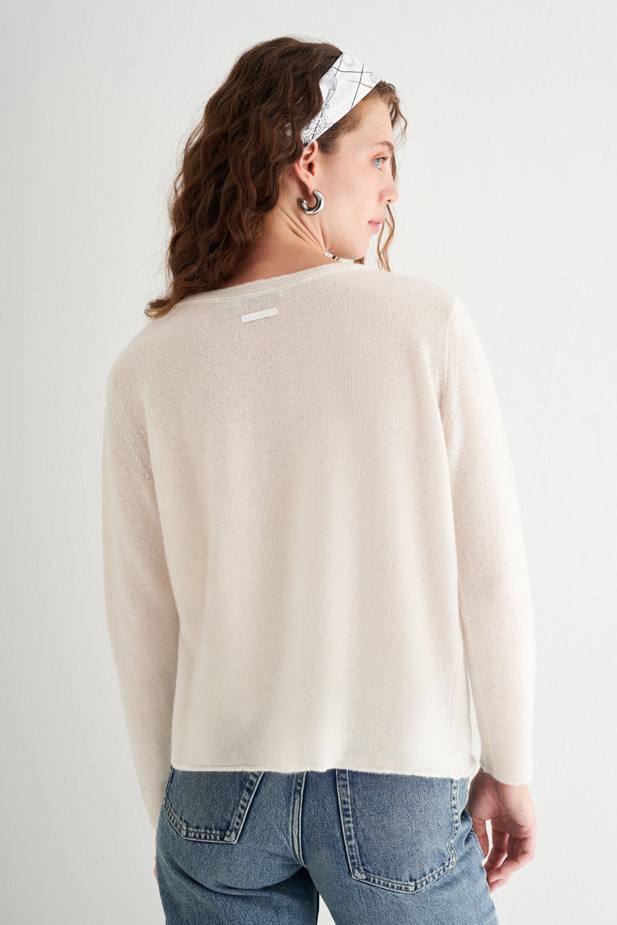 Beyaz Alexia Saf Kaşmir Yuvarlak Yaka Salaş Kazak