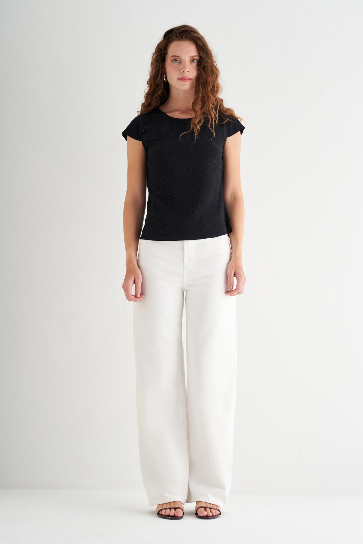 Siyah Nature Saf İpek Taş Süslemeli Yuvarlak Yaka Kısa Kollu Bluz