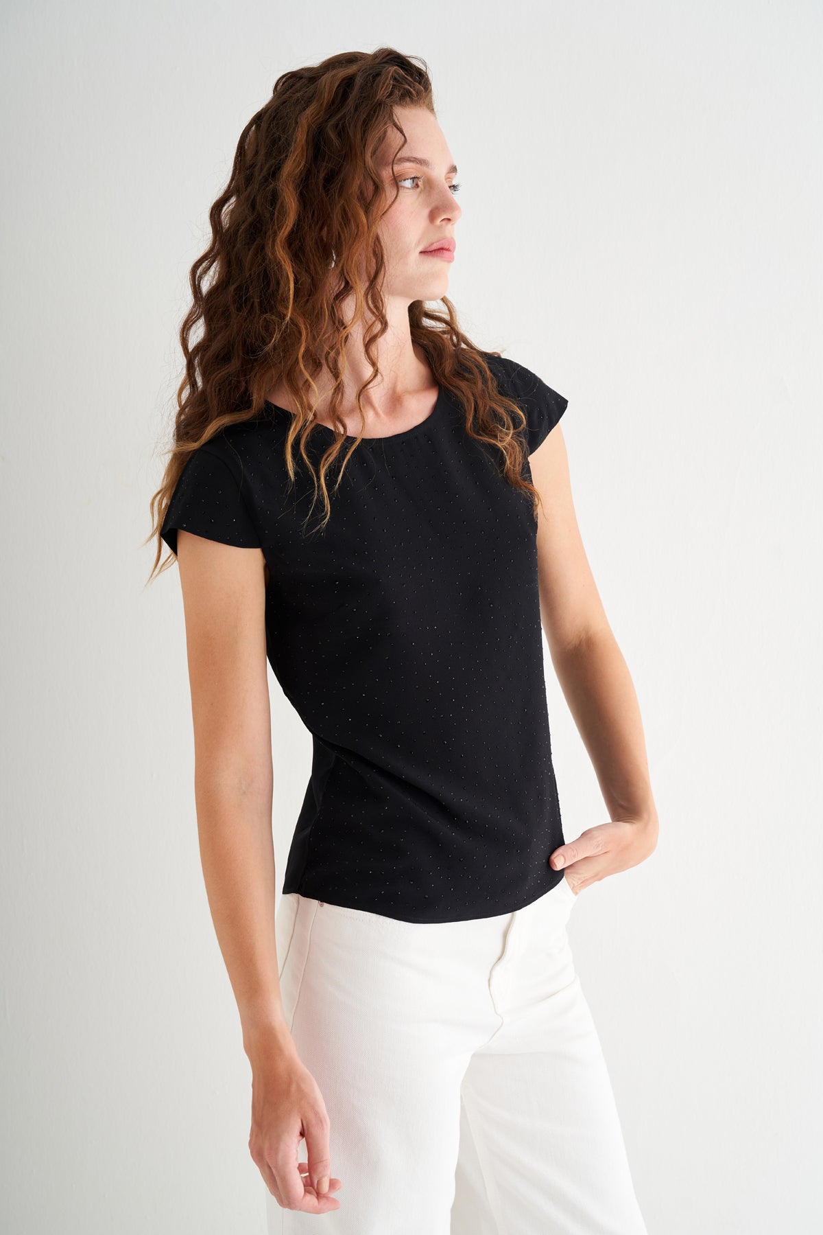 Siyah Nature Saf İpek Taş Süslemeli Yuvarlak Yaka Kısa Kollu Bluz