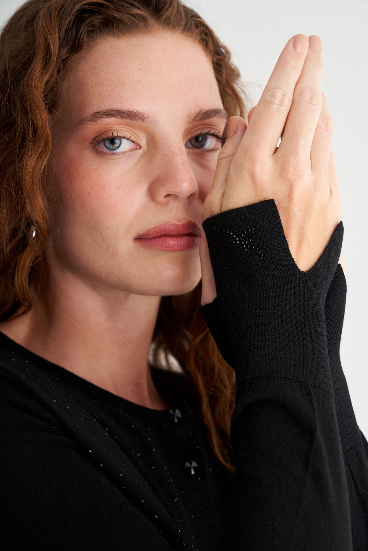 Siyah Nature İpekli Taş Süslemeli Hırka