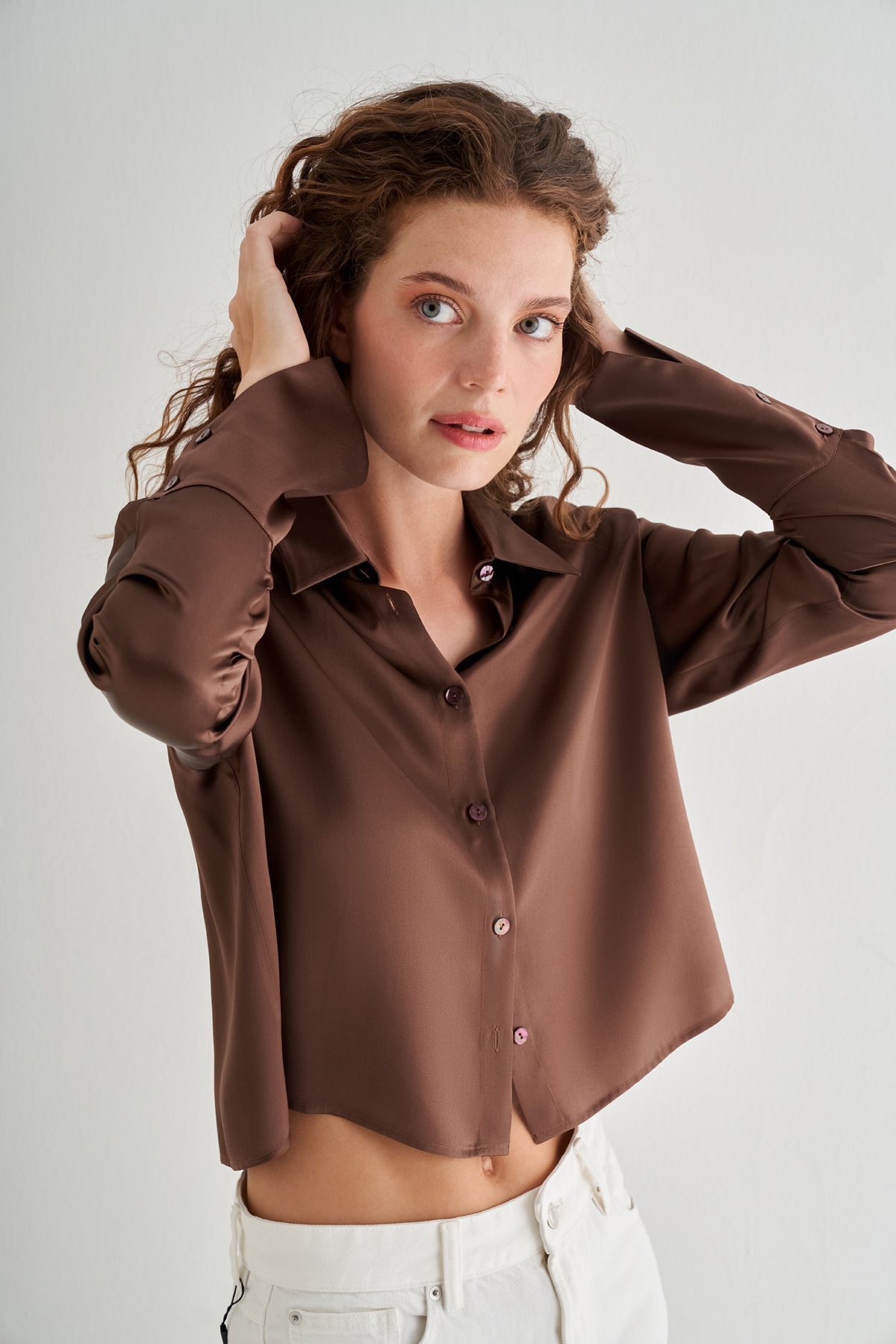 Acı Kahve Astrid Saf İpek Crop Gömlek