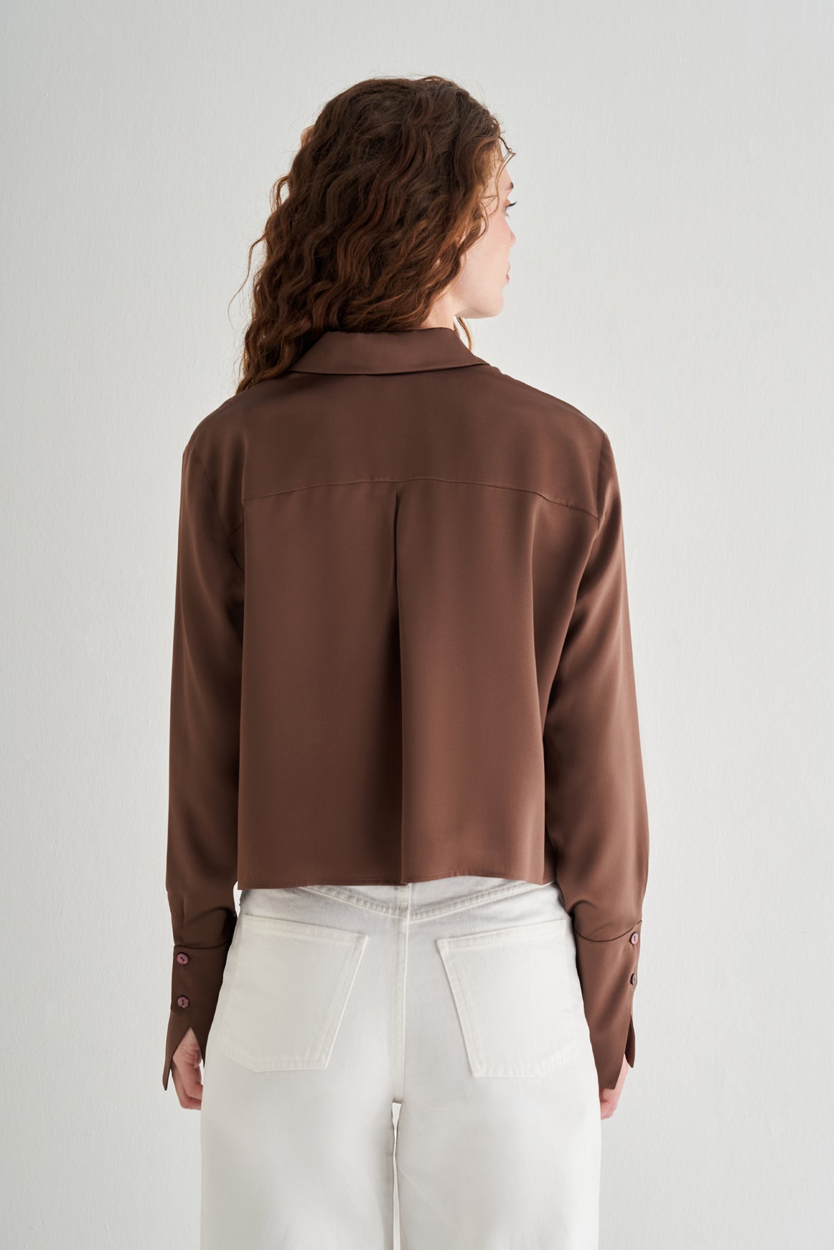 Acı Kahve Astrid Saf İpek Crop Gömlek