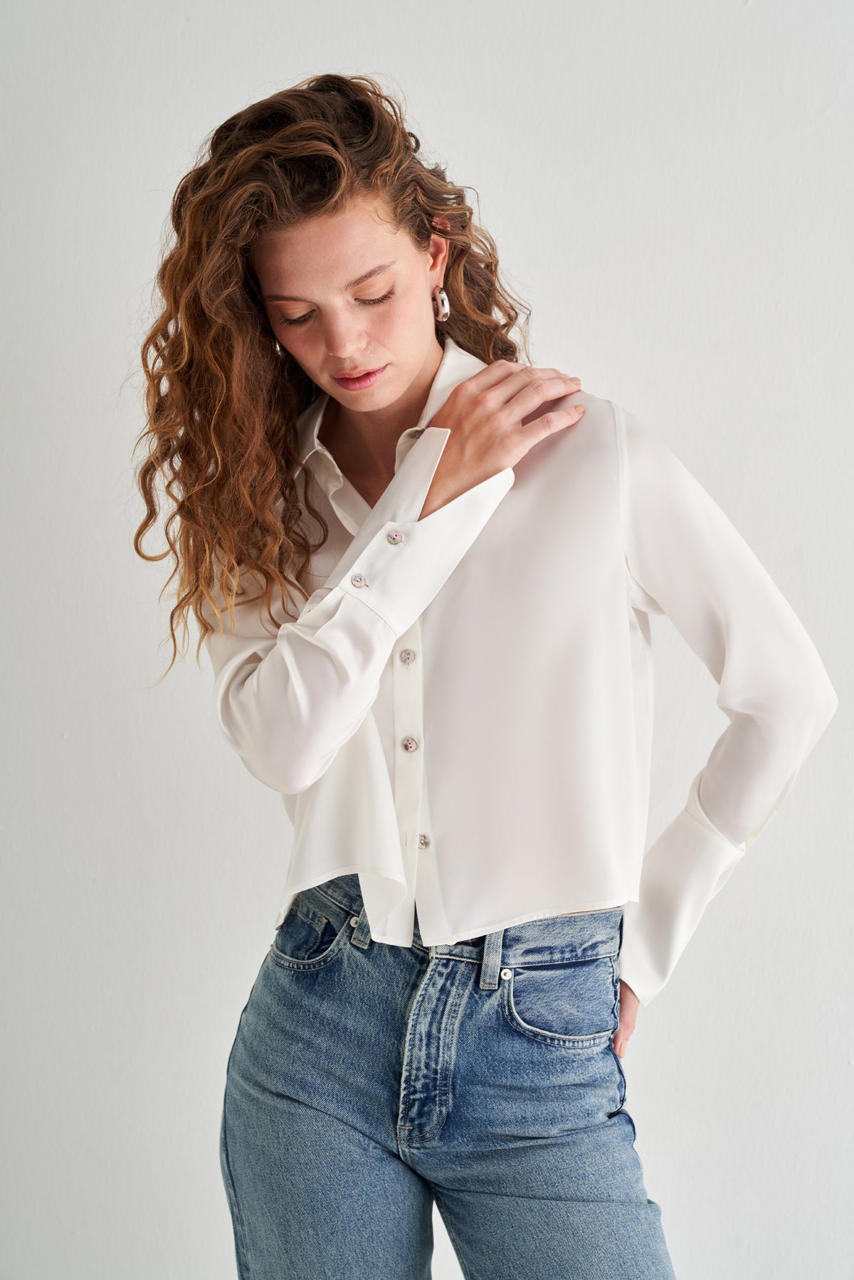 Ekru Astrid Saf İpek Crop Gömlek