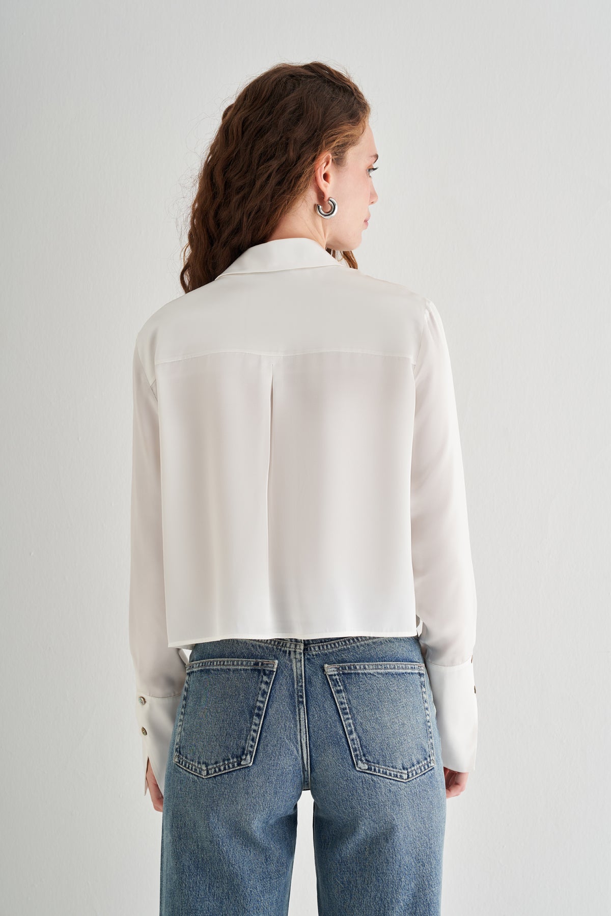 Ekru Astrid Saf İpek Crop Gömlek