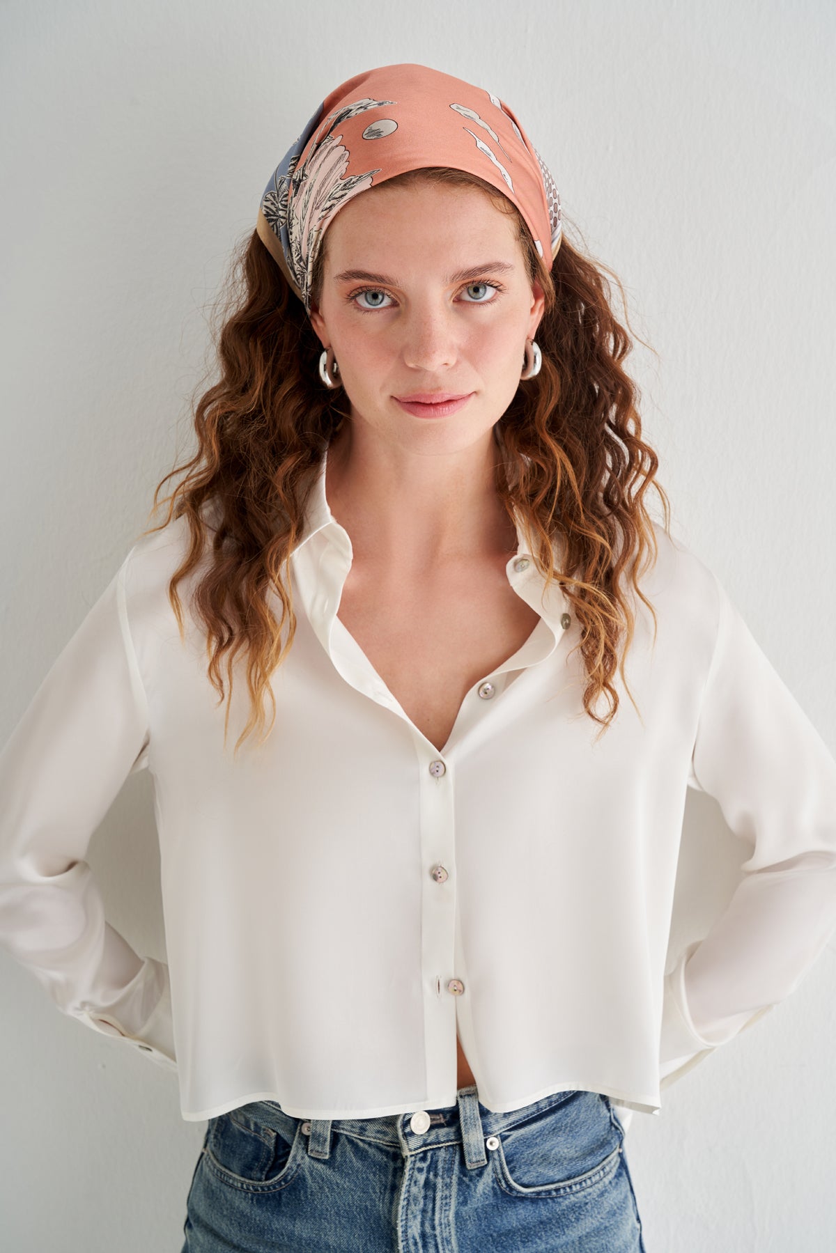 Ekru Astrid Saf İpek Crop Gömlek