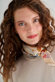 Koyu Bej Lara Saf İpek Baskılı Eşarp 90x90 cm