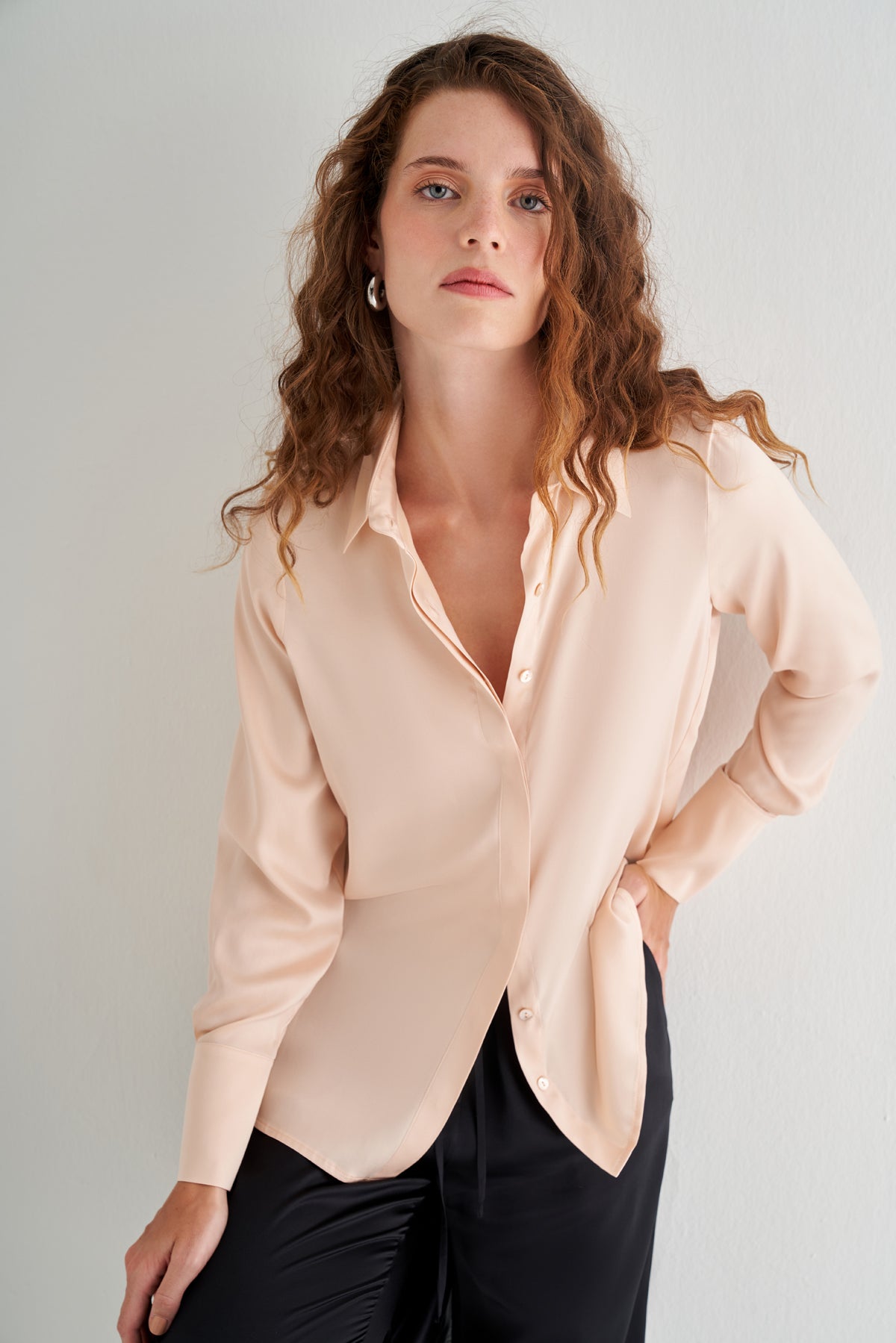 Pudra Saf İpek Audrey Uzun Kollu Gömlek