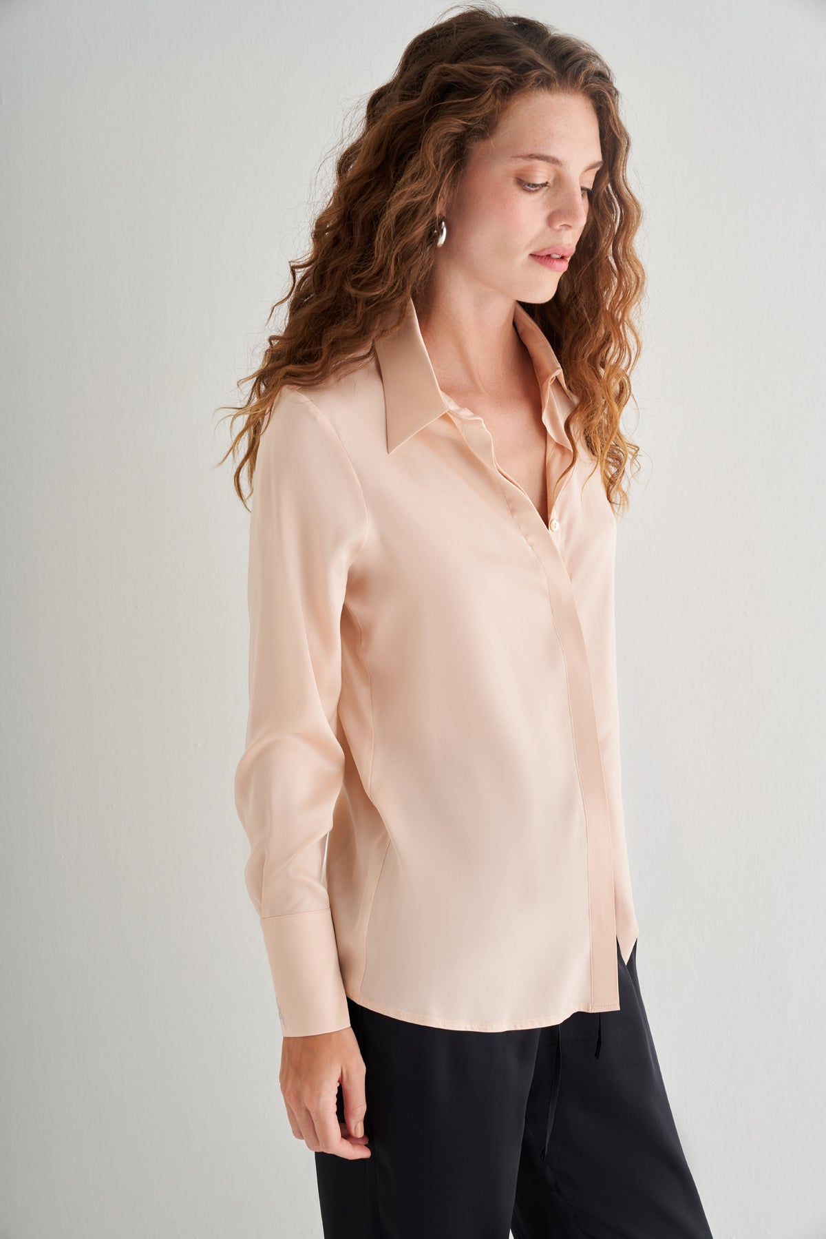 Pudra Saf İpek Audrey Uzun Kollu Gömlek