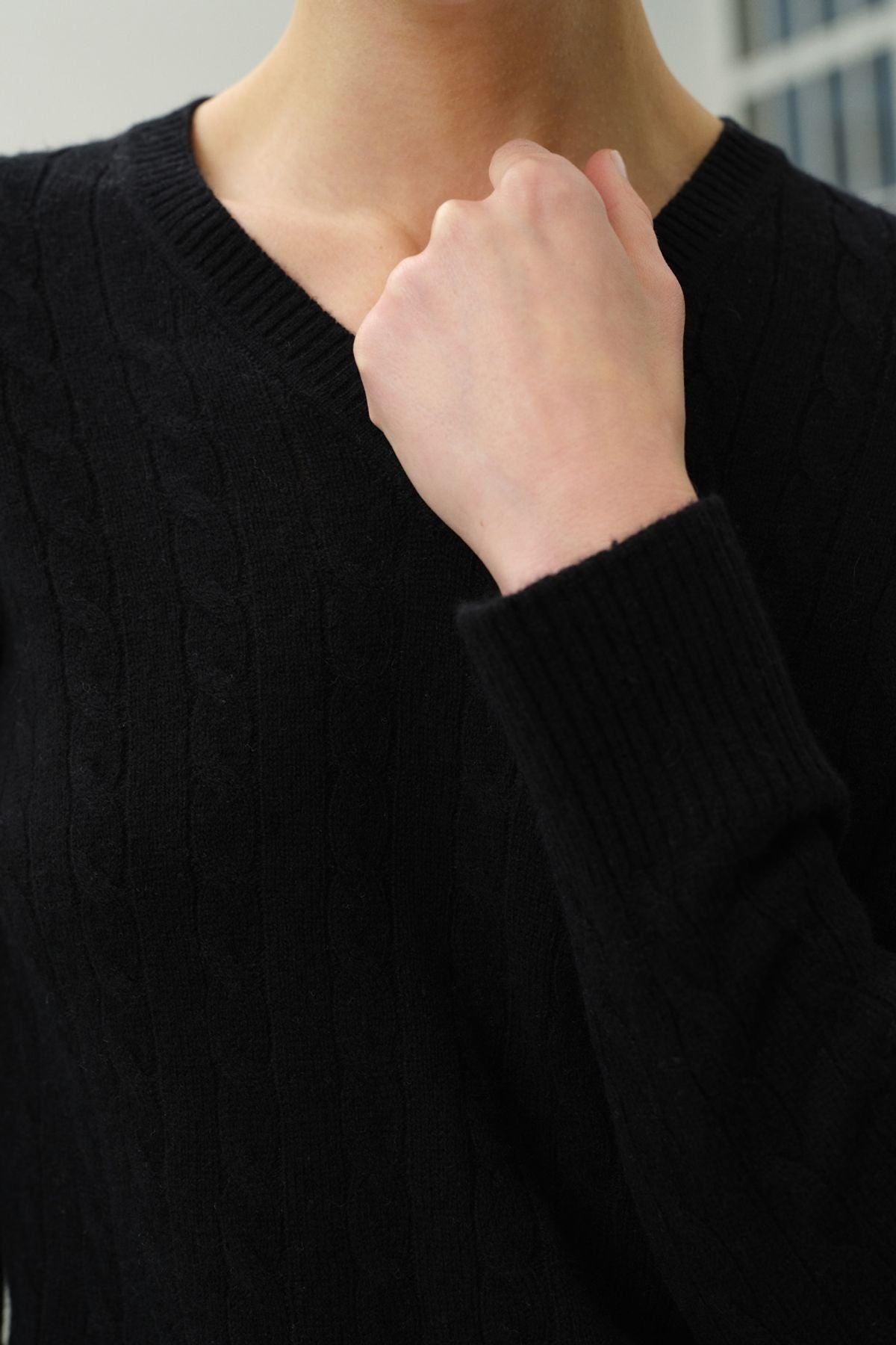 Siyah Kaşmir ve Yün Amelia Kadın Kazak