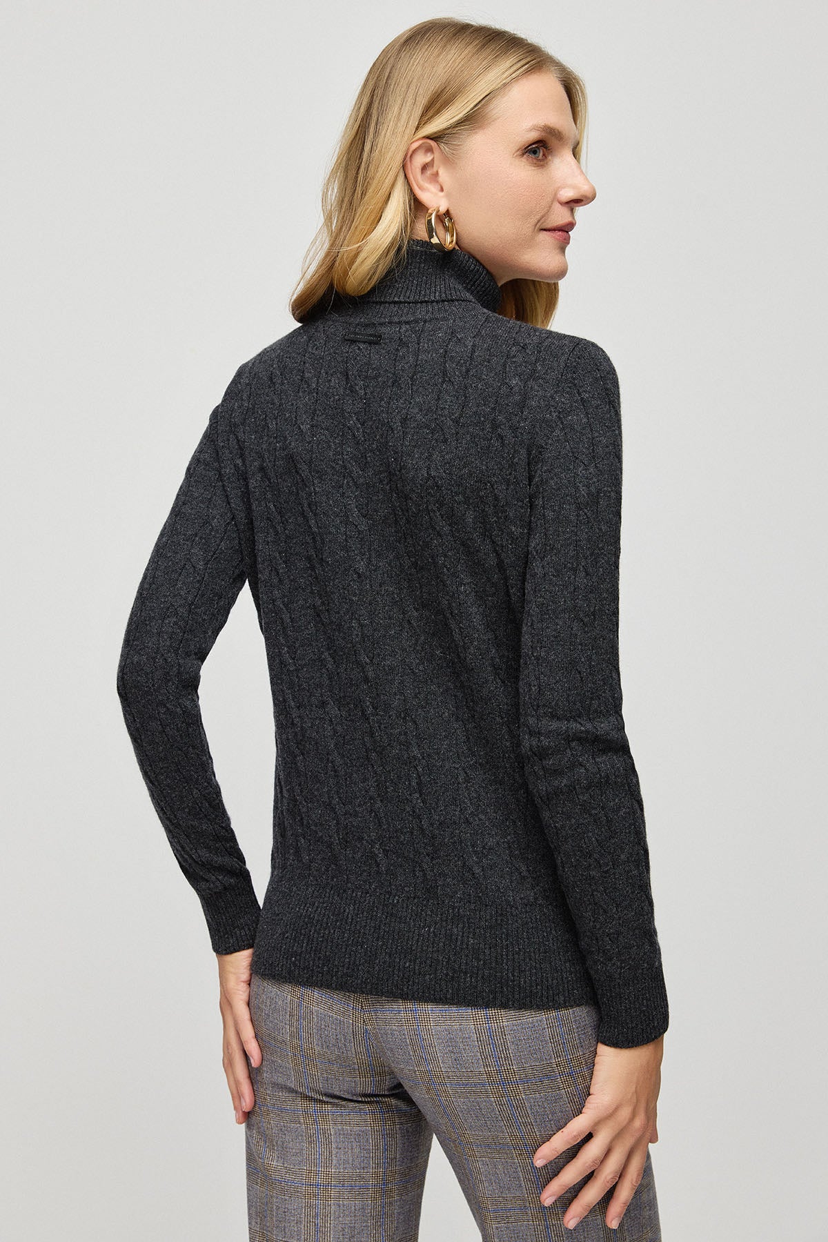 Antrasit Avusturalya Yünü ve Kaşmir Amelia Saç Örgülü Balıkçı Yaka Kadın Kazak