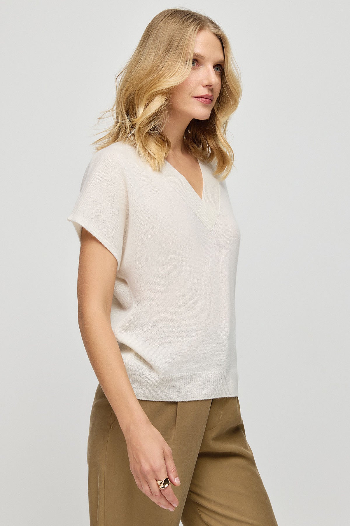 Beyaz Saf Kaşmir Kostir Derin V Yaka Rahat Kesim Kadın Triko