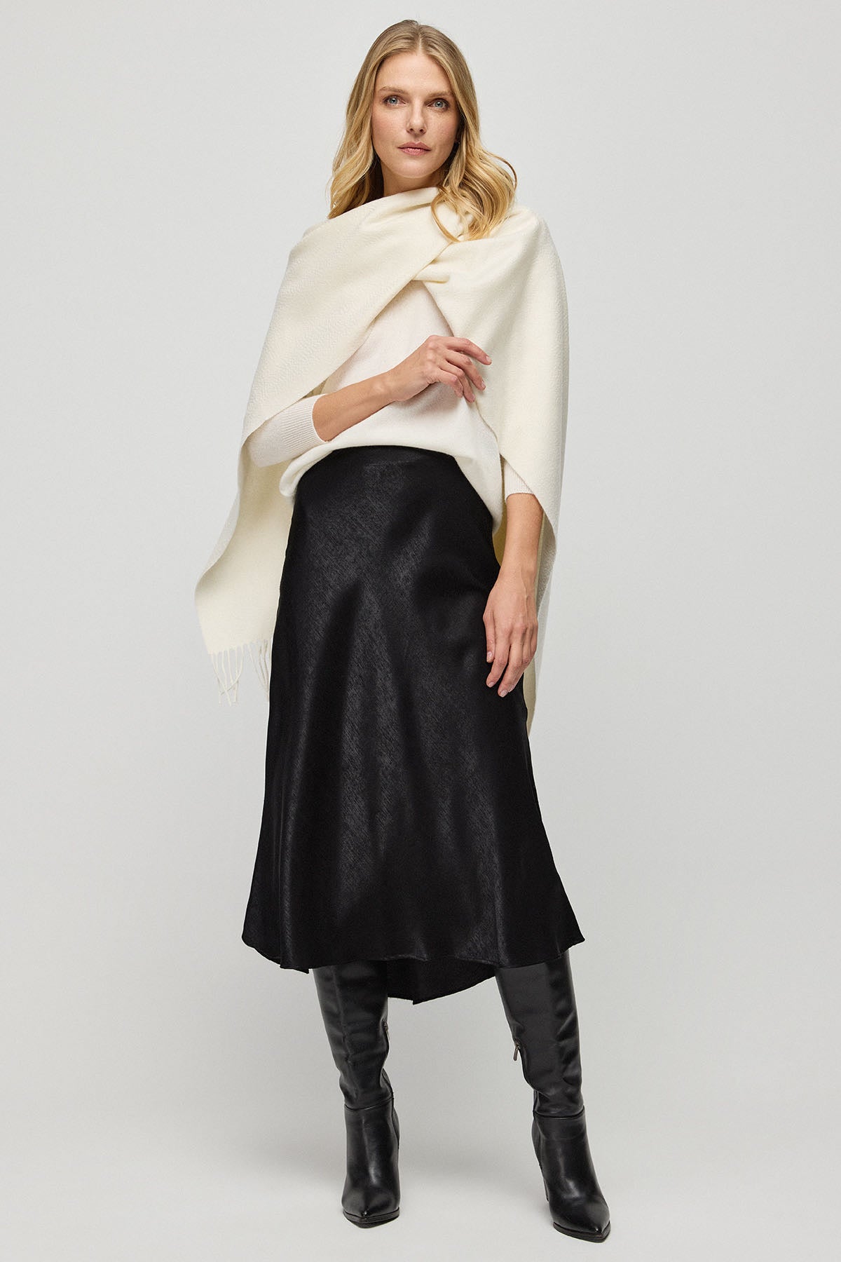 Beyaz Saf Kaşmir Isabella Kayık Yaka Kadın Kazak