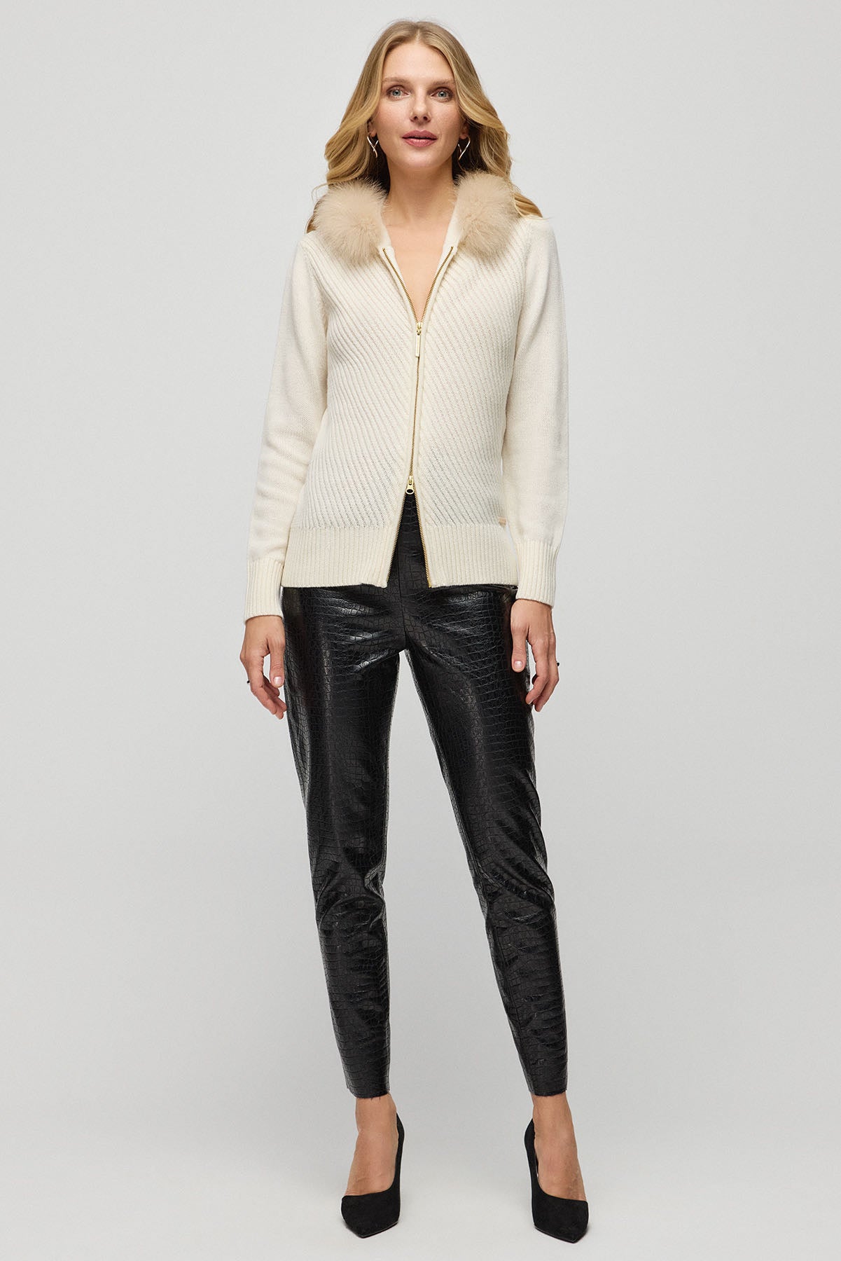 Ekru Kaşmir Yün Victoria Diagonal Dokulu Kürk Detaylı Kapüşonlu Hırka