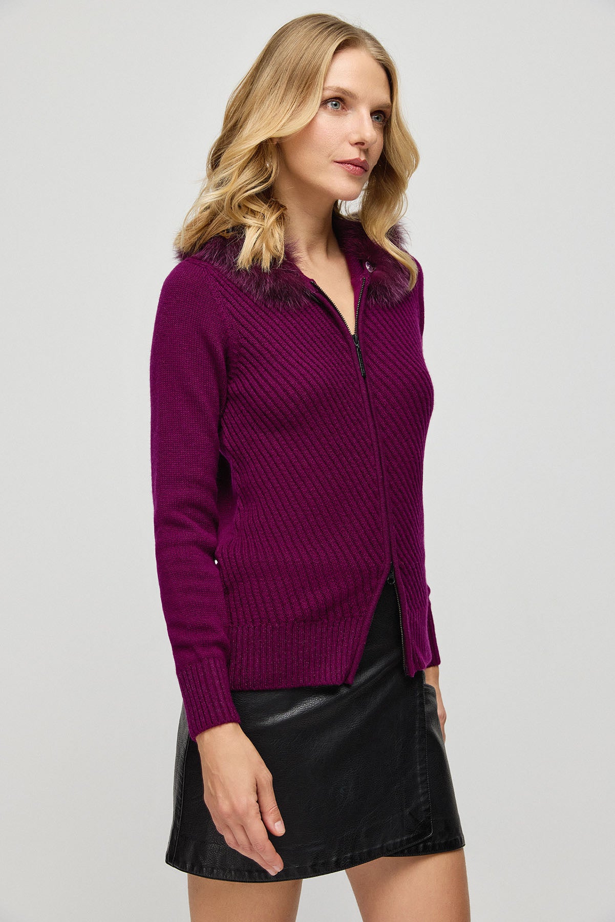 Mürdüm Kaşmir Yün Victoria Diagonal Dokulu Kürk Detaylı Kapüşonlu Hırka