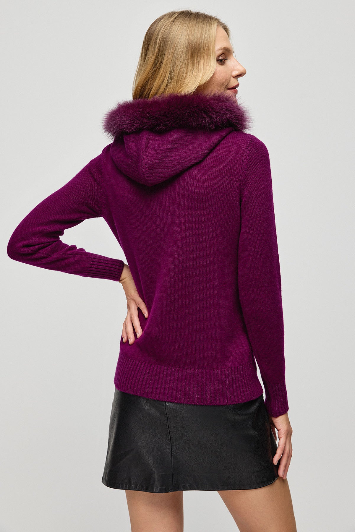 Mürdüm Kaşmir Yün Victoria Diagonal Dokulu Kürk Detaylı Kapüşonlu Hırka