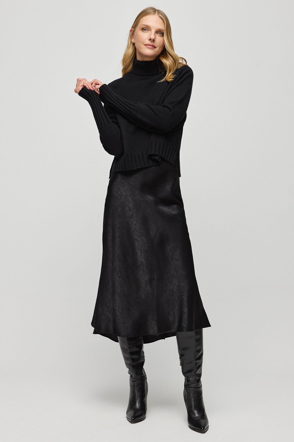 Siyah Kaşmir Yün Romy Balıkçı Yaka Yarasa Kollu Crop Kadın Kazak