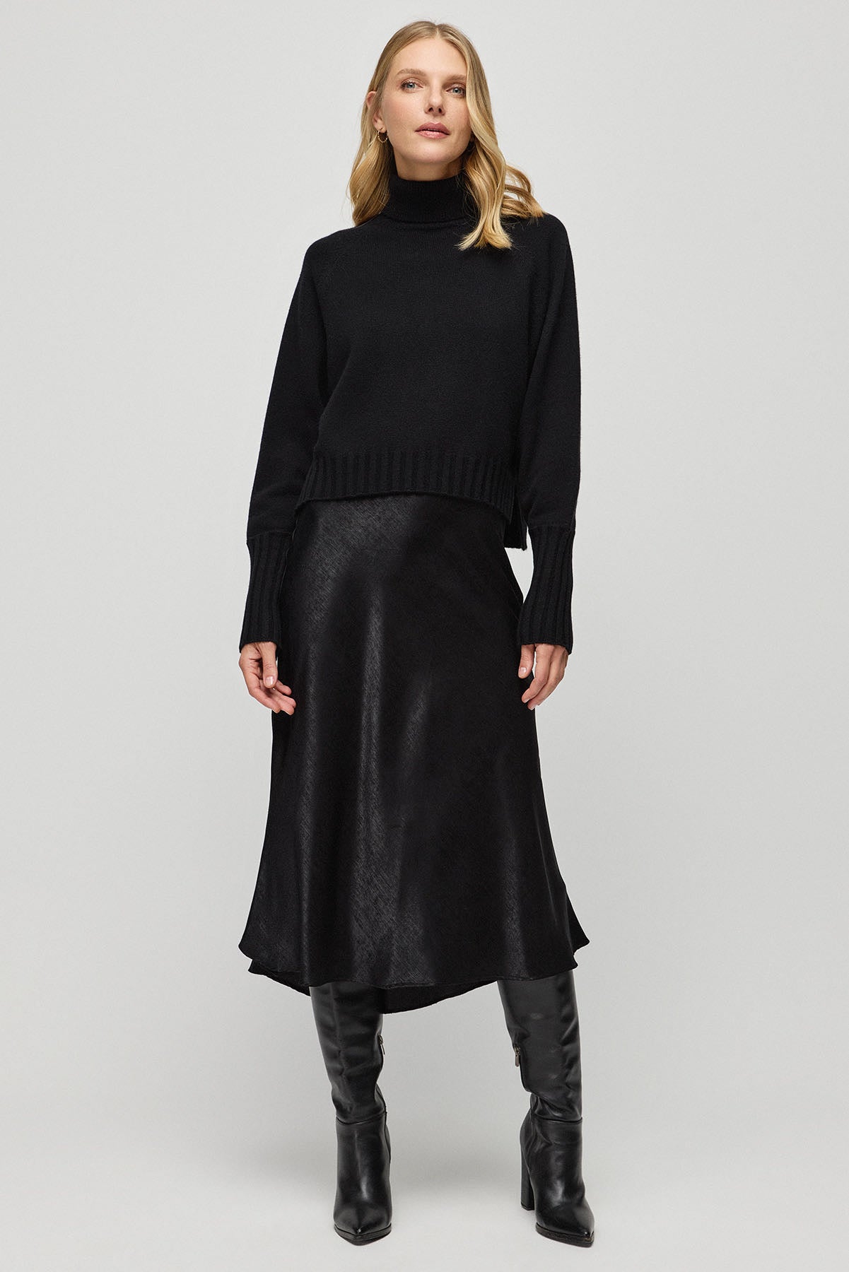 Siyah Kaşmir Yün Romy Balıkçı Yaka Yarasa Kollu Crop Kadın Kazak