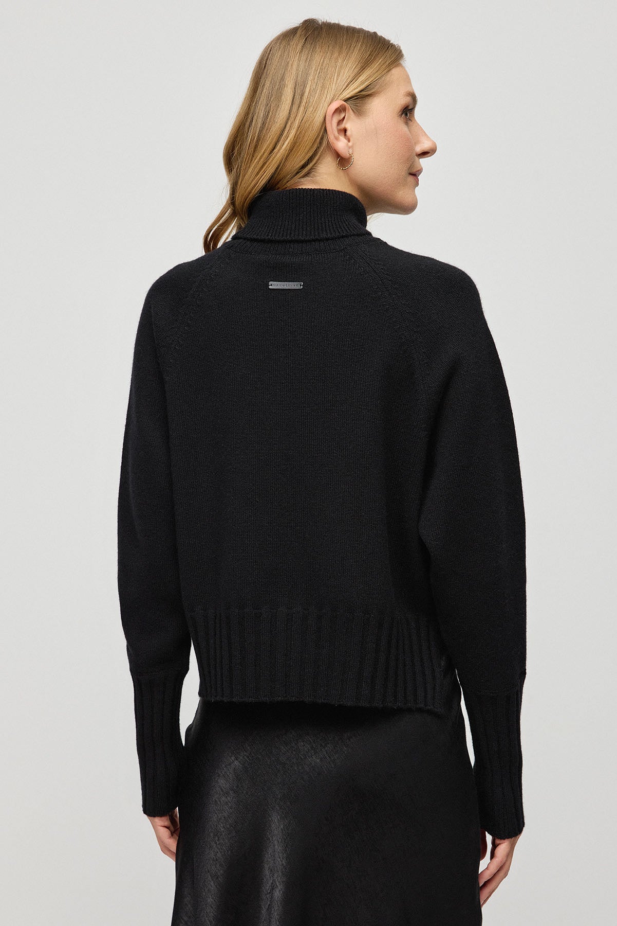 Siyah Kaşmir Yün Romy Balıkçı Yaka Yarasa Kollu Crop Kadın Kazak