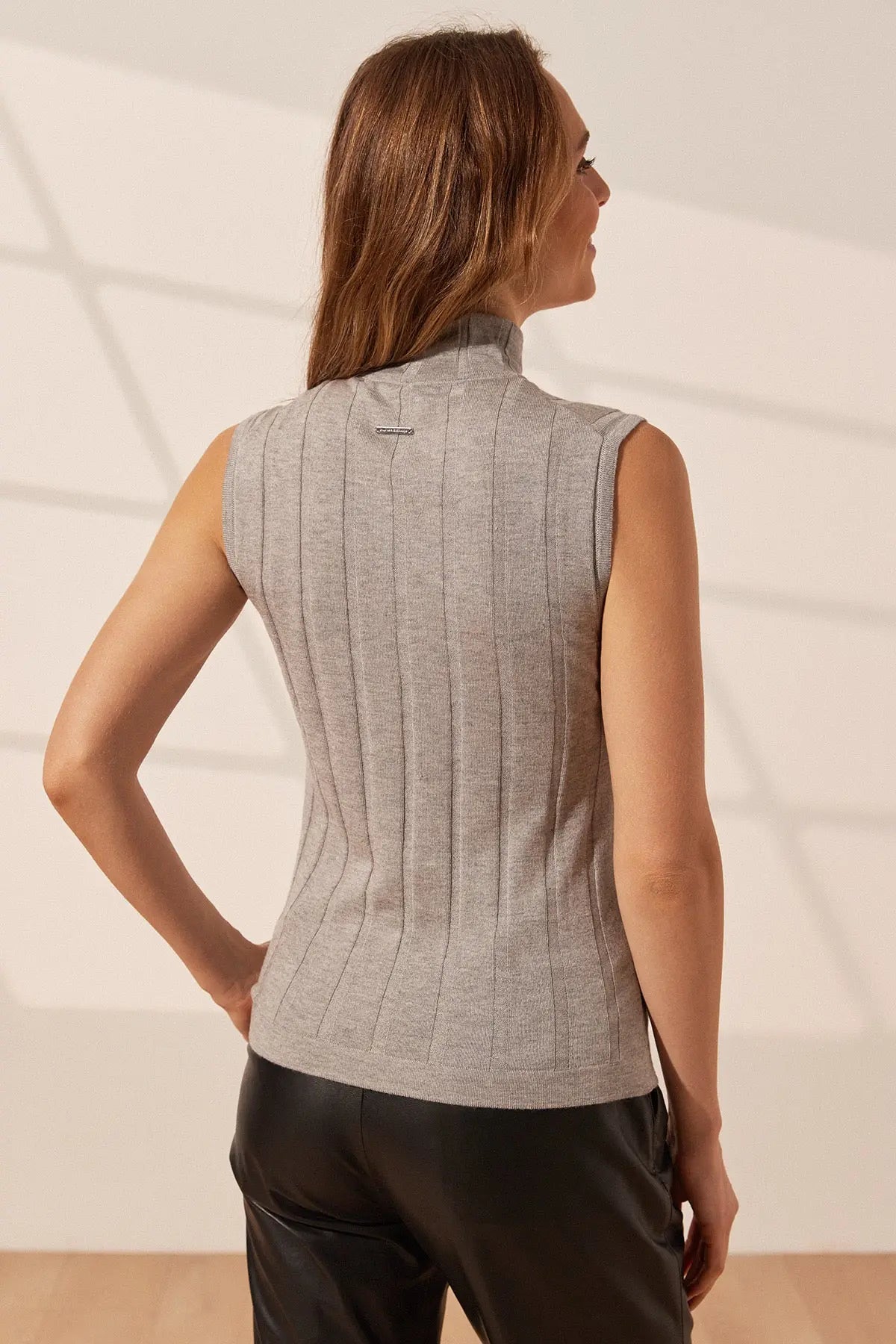 Açık Gri İpek ve Kaşmir Aleyna Yarım Balıkçı Yaka Ribanalı Kolsuz Kadın Triko Silk and Cashmere