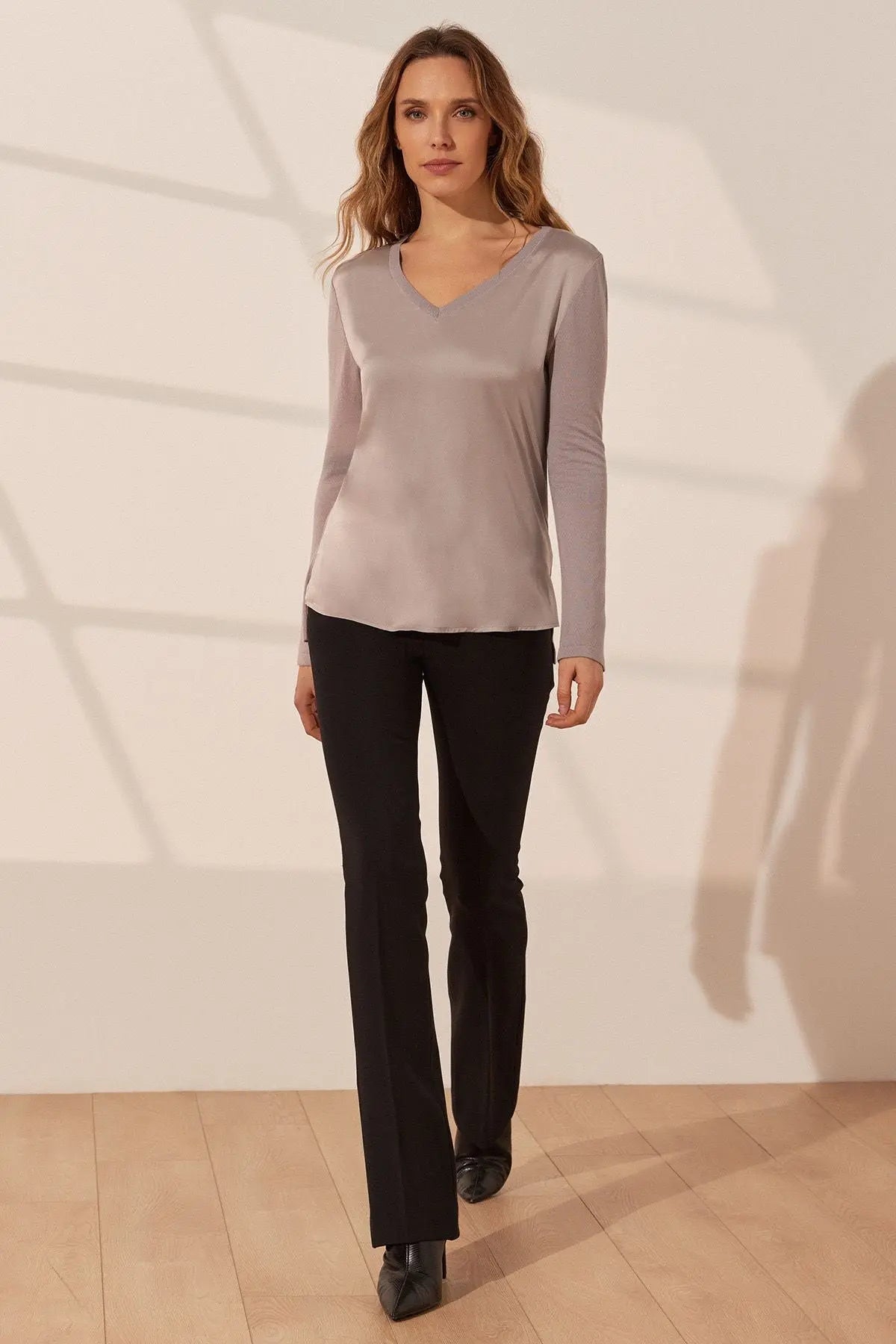 Açık Gri İpekli Monica V Yaka Uzun Kollu Kadın Bluz Silk and Cashmere